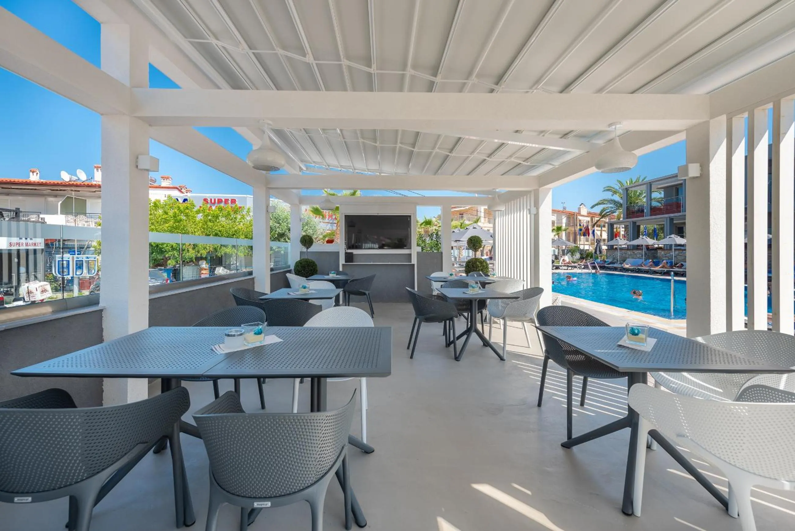 Restaurant/places to eat in Dionysos Hotel & Suites