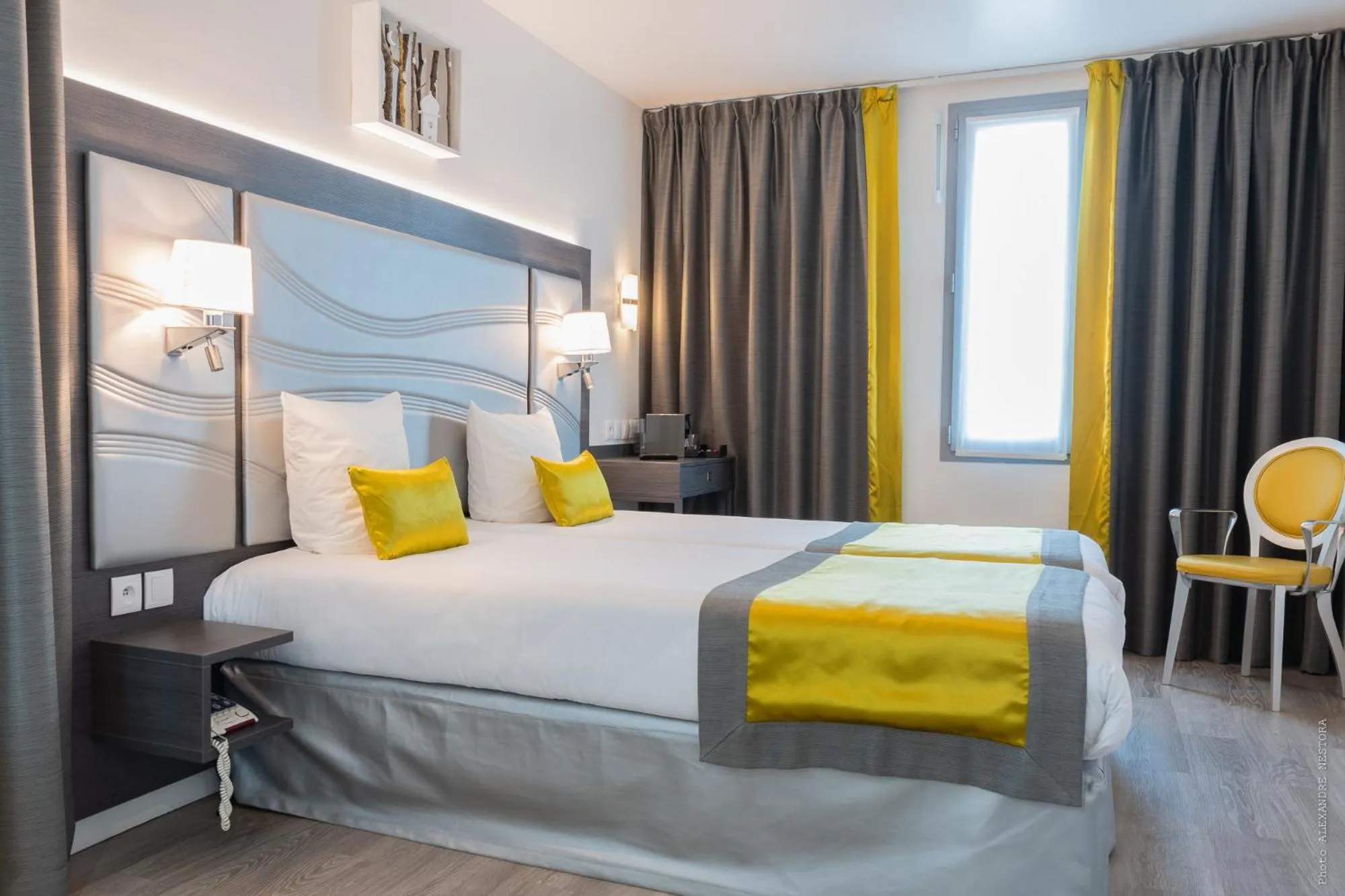 Bed in Hôtel Versailles Chantiers