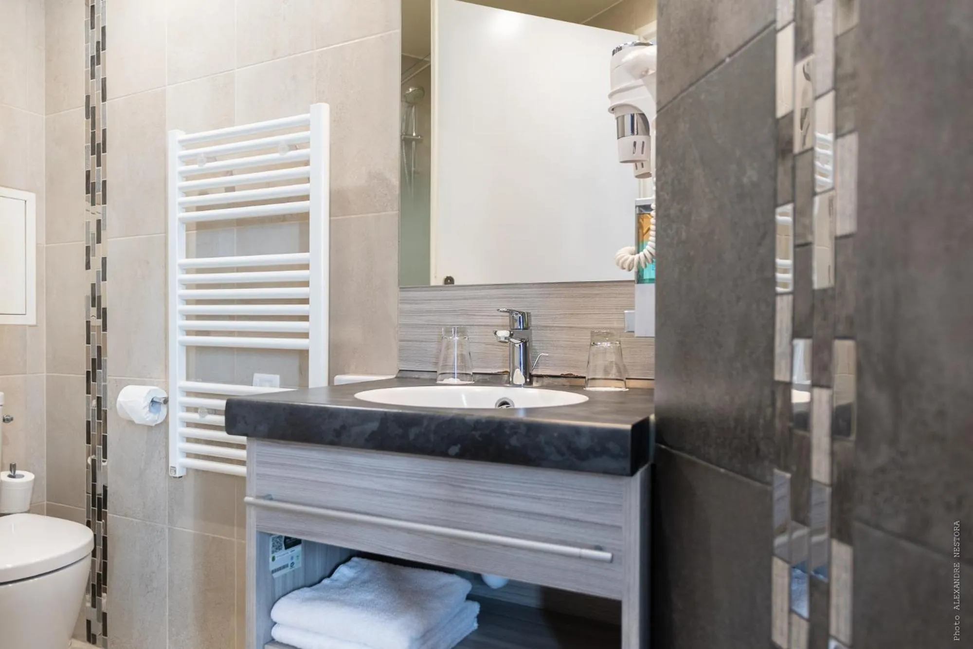 Shower in Hôtel Versailles Chantiers