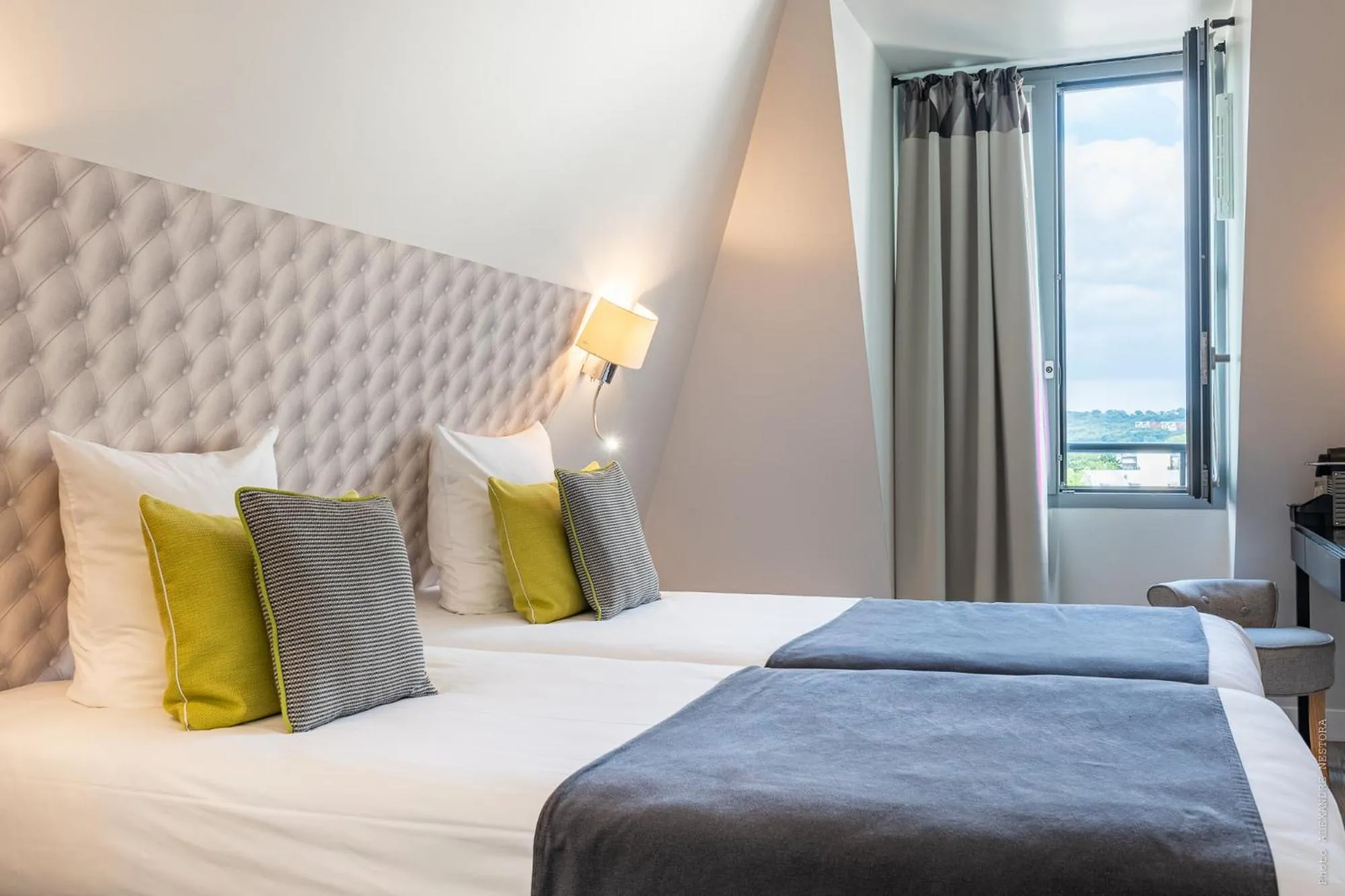 Bed in Hôtel Versailles Chantiers