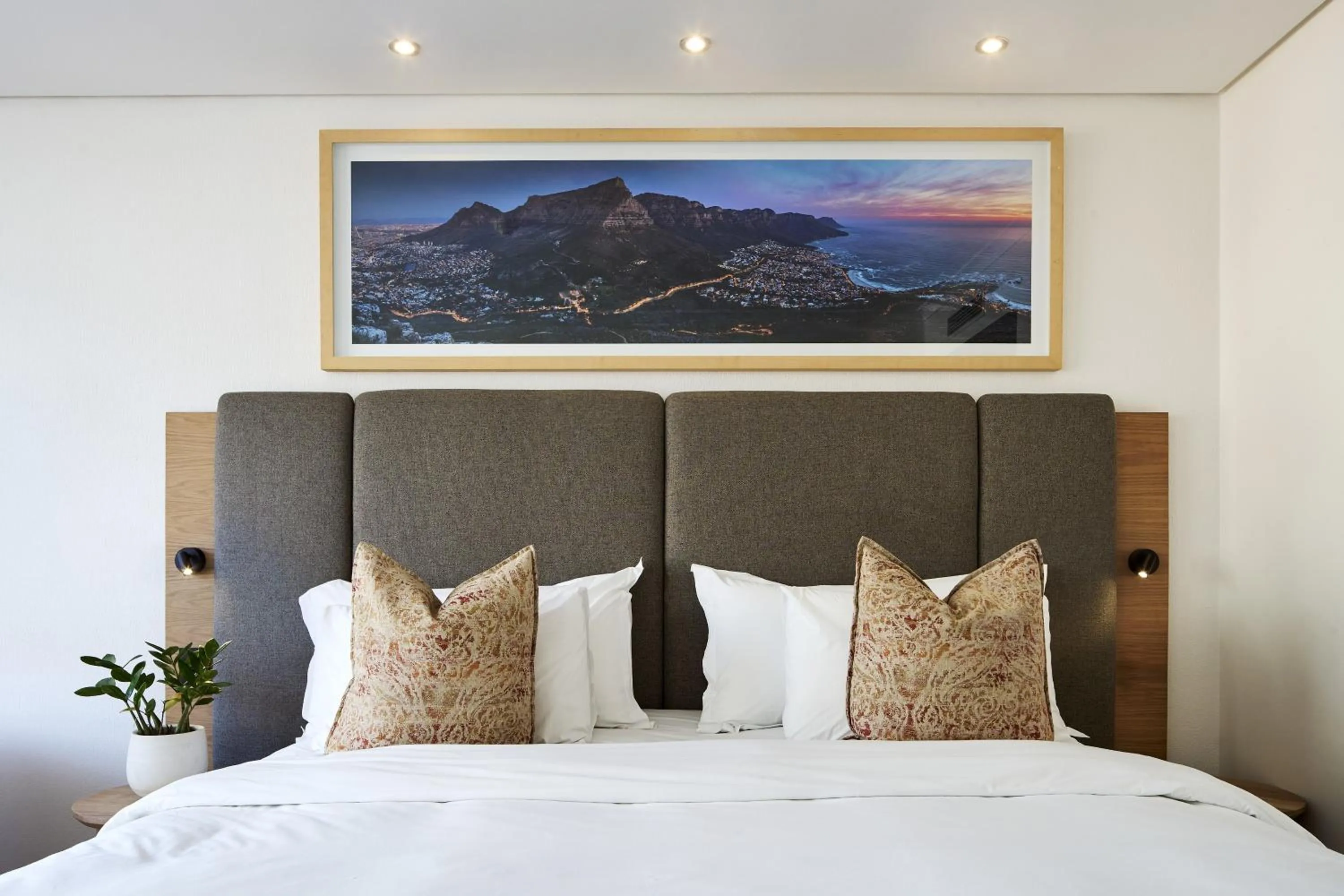 Bedroom, Bed in President Hotel