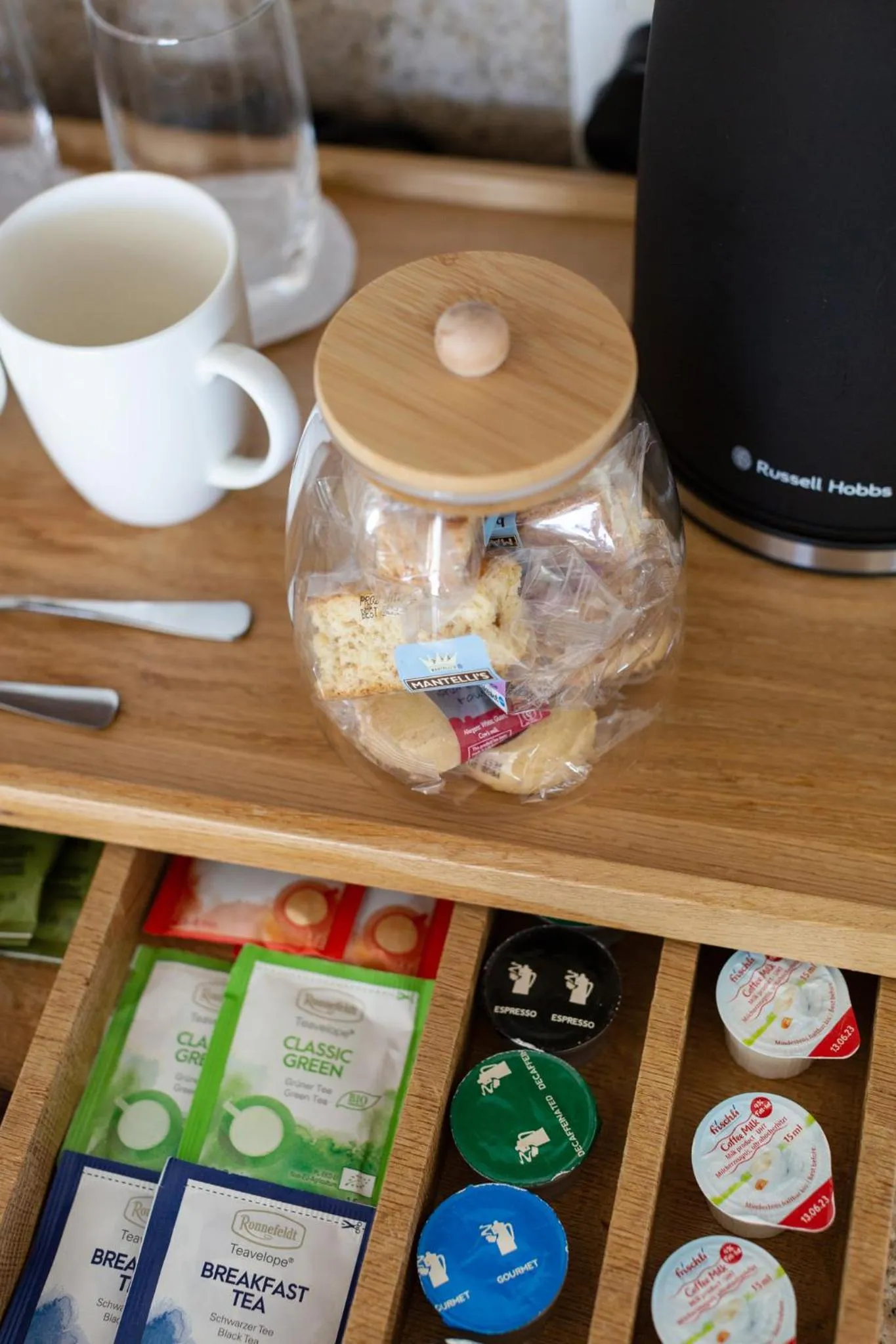 Coffee/tea facilities in President Hotel