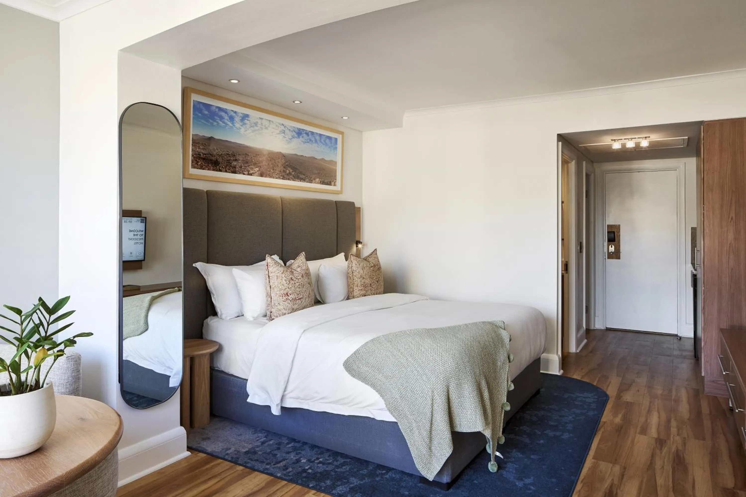 Bedroom, Bed in President Hotel