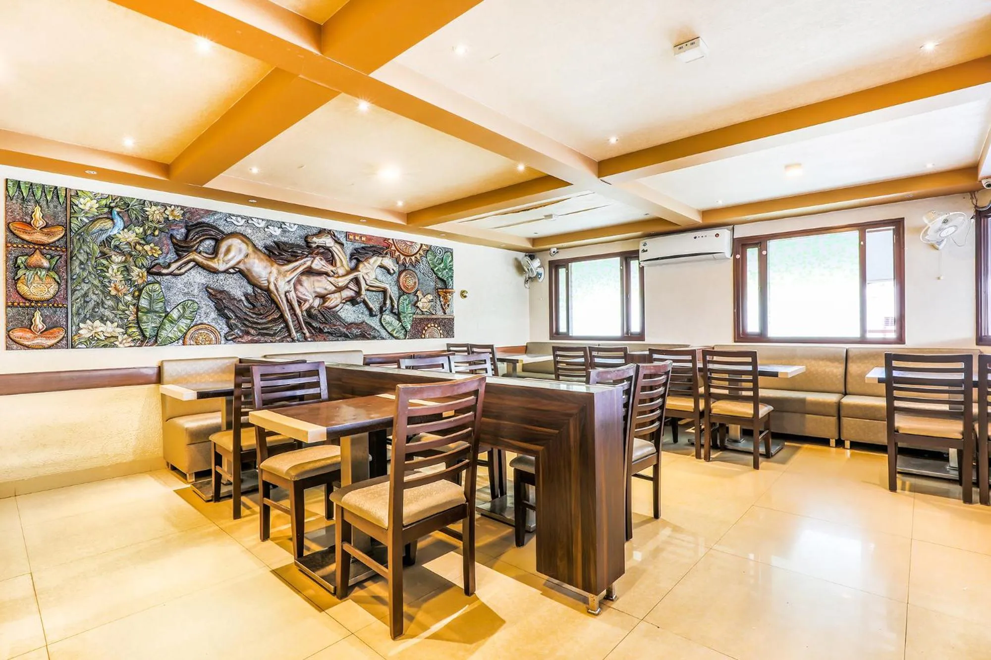 Restaurant/places to eat in FabHotel Sri Krishna Suites - Bellandur