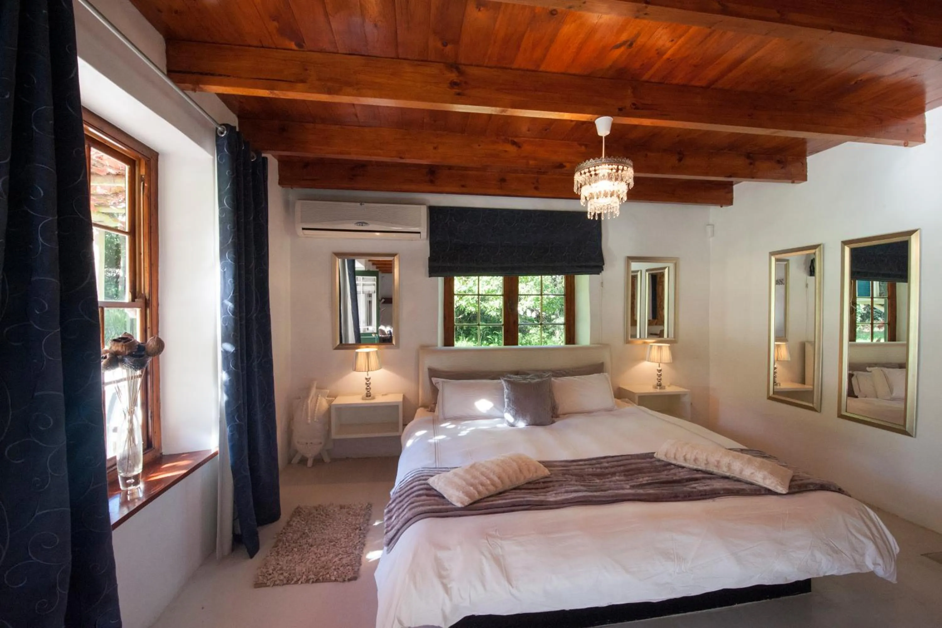 Bedroom, Bed in De Kloof Heritage Estate and Wellness