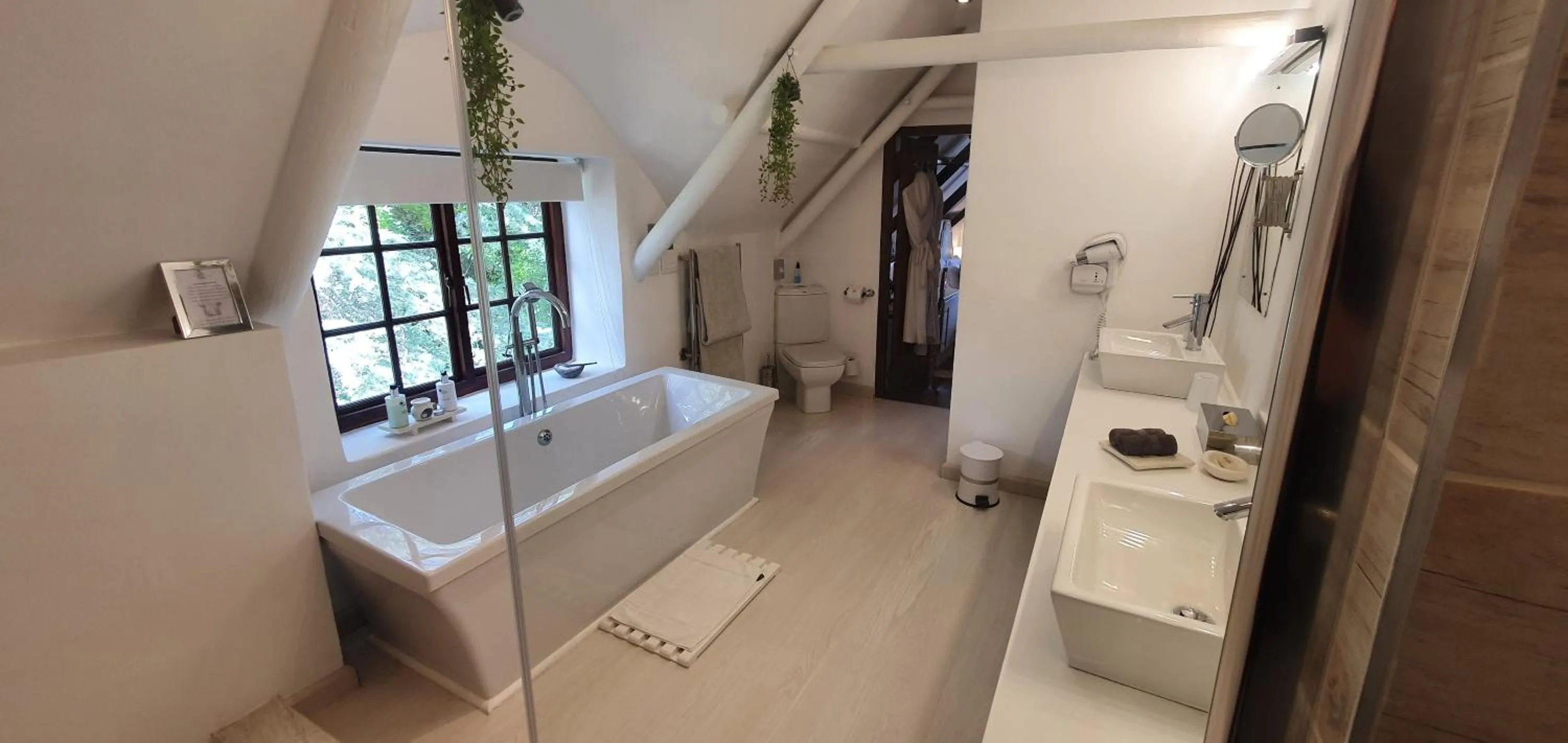 Bath in De Kloof Heritage Estate and Wellness