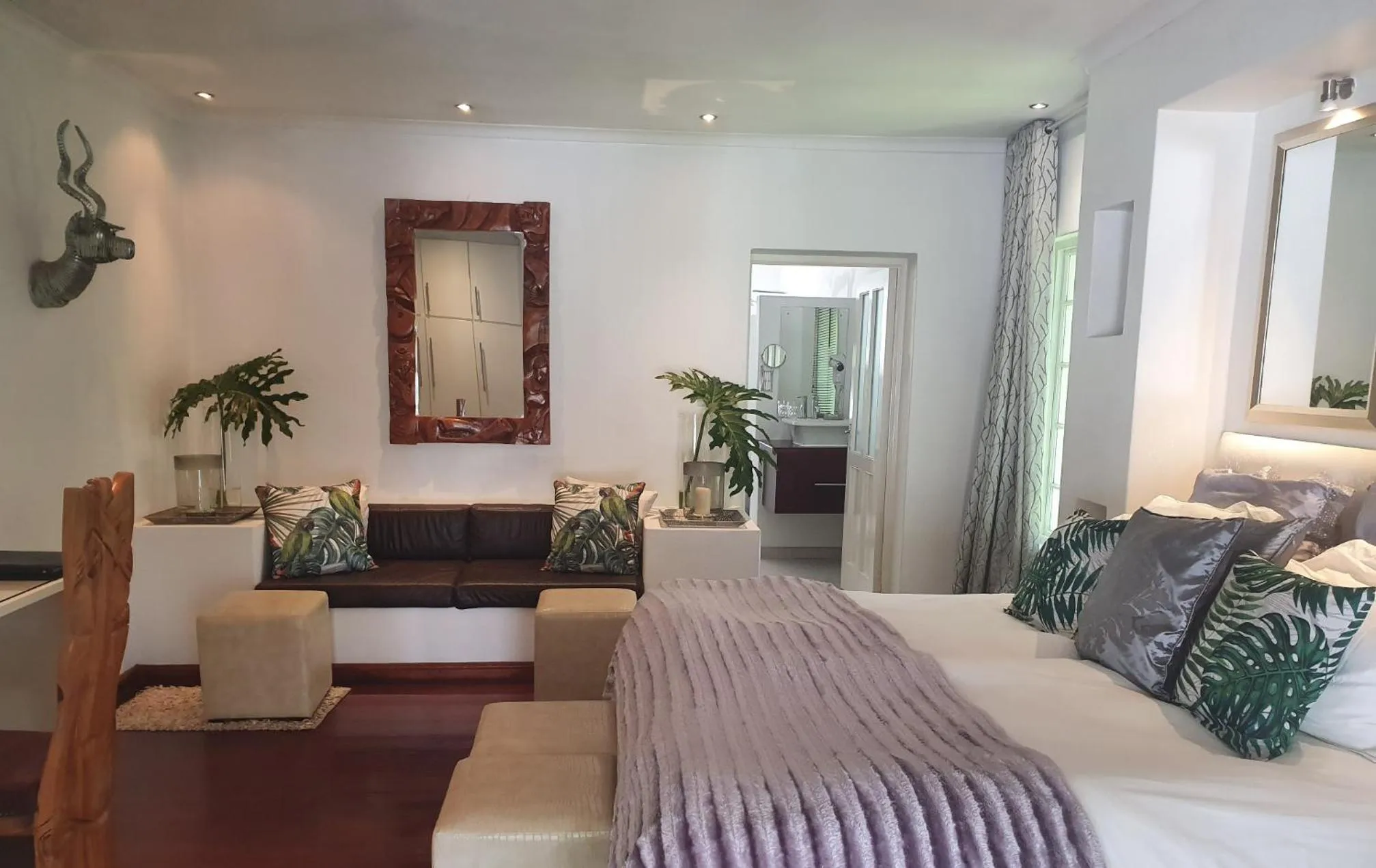 Seating area, Bed in De Kloof Heritage Estate and Wellness