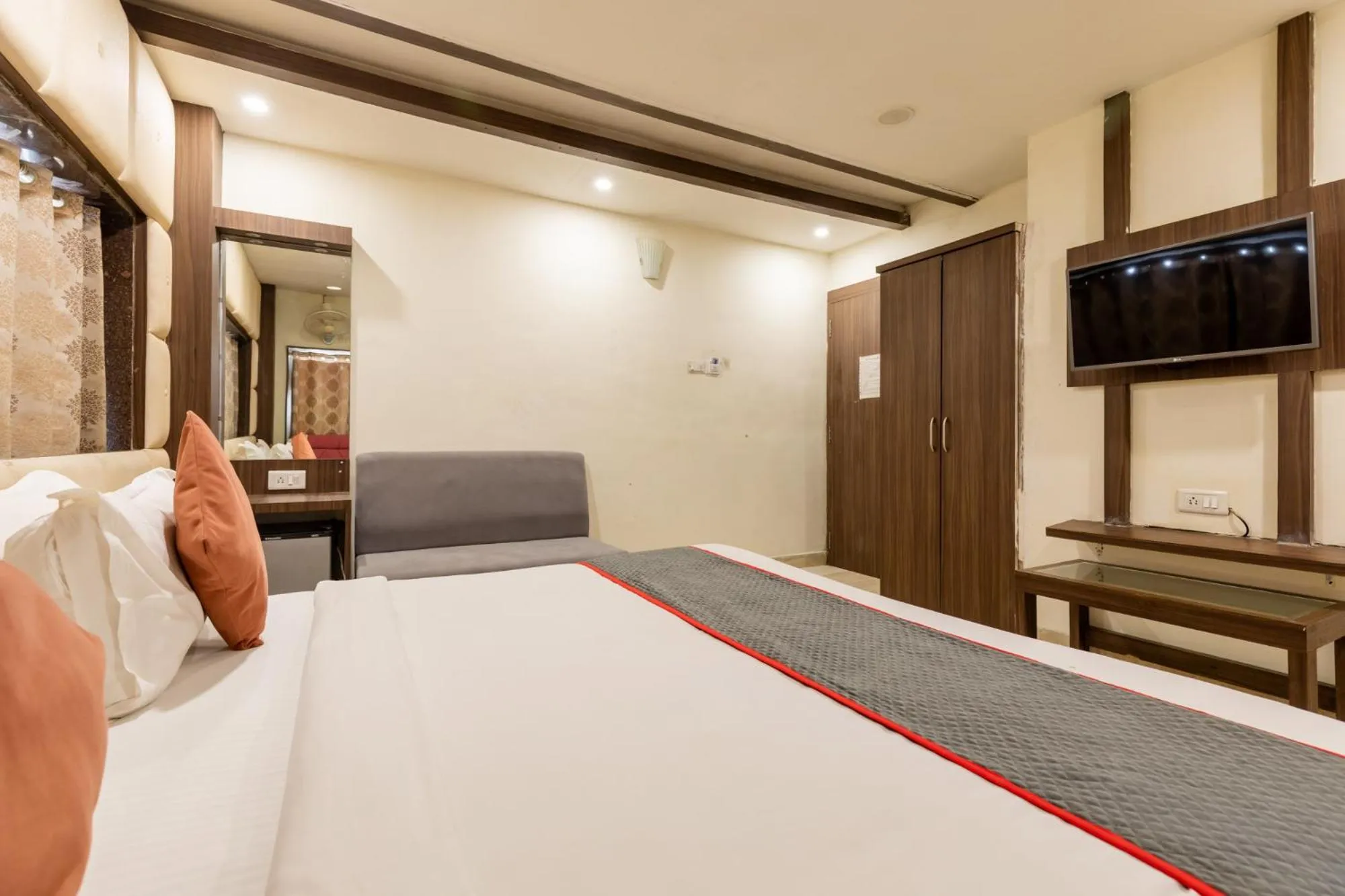 Bedroom, Bed in FabHotel The Oasis