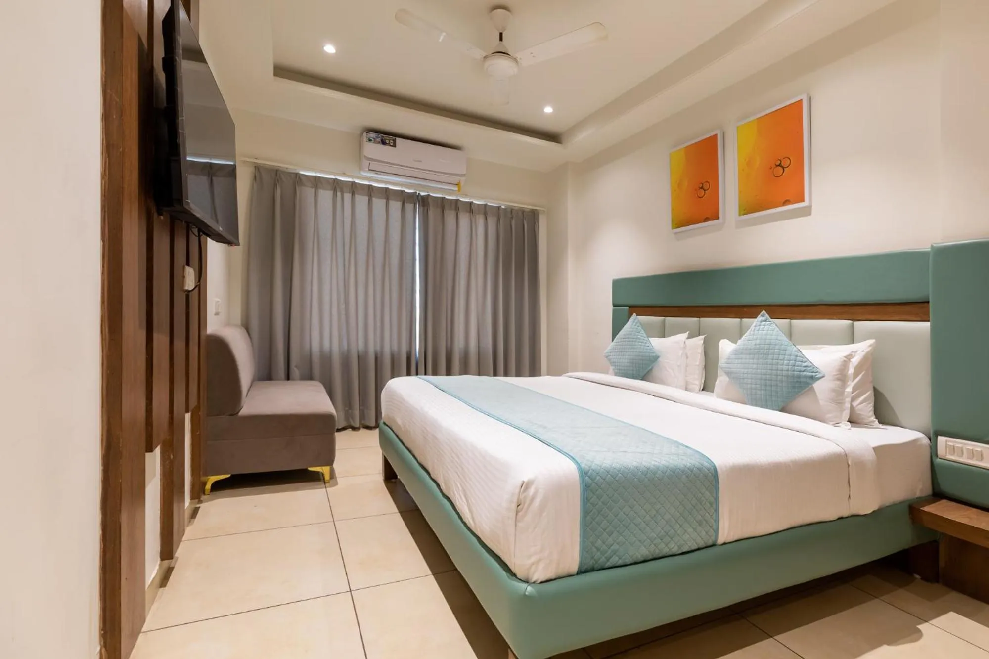 Bedroom, Bed in FabHotel The Oasis