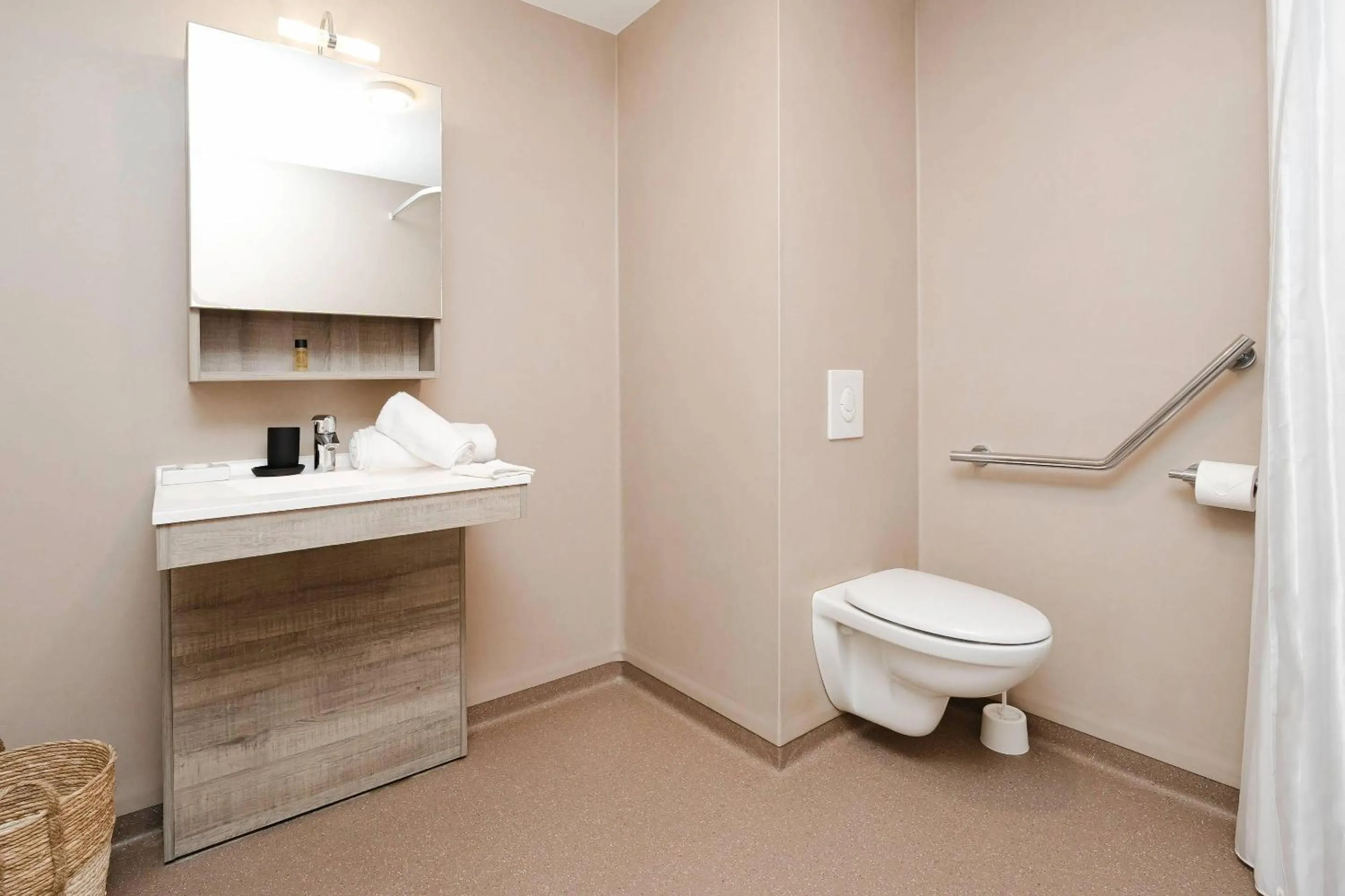 Bathroom in Quality Aparthotel Saint-Malo