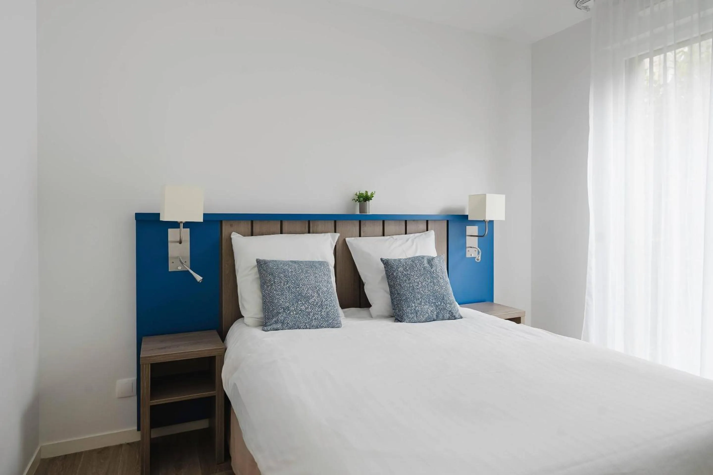 Bed in Quality Aparthotel Saint-Malo