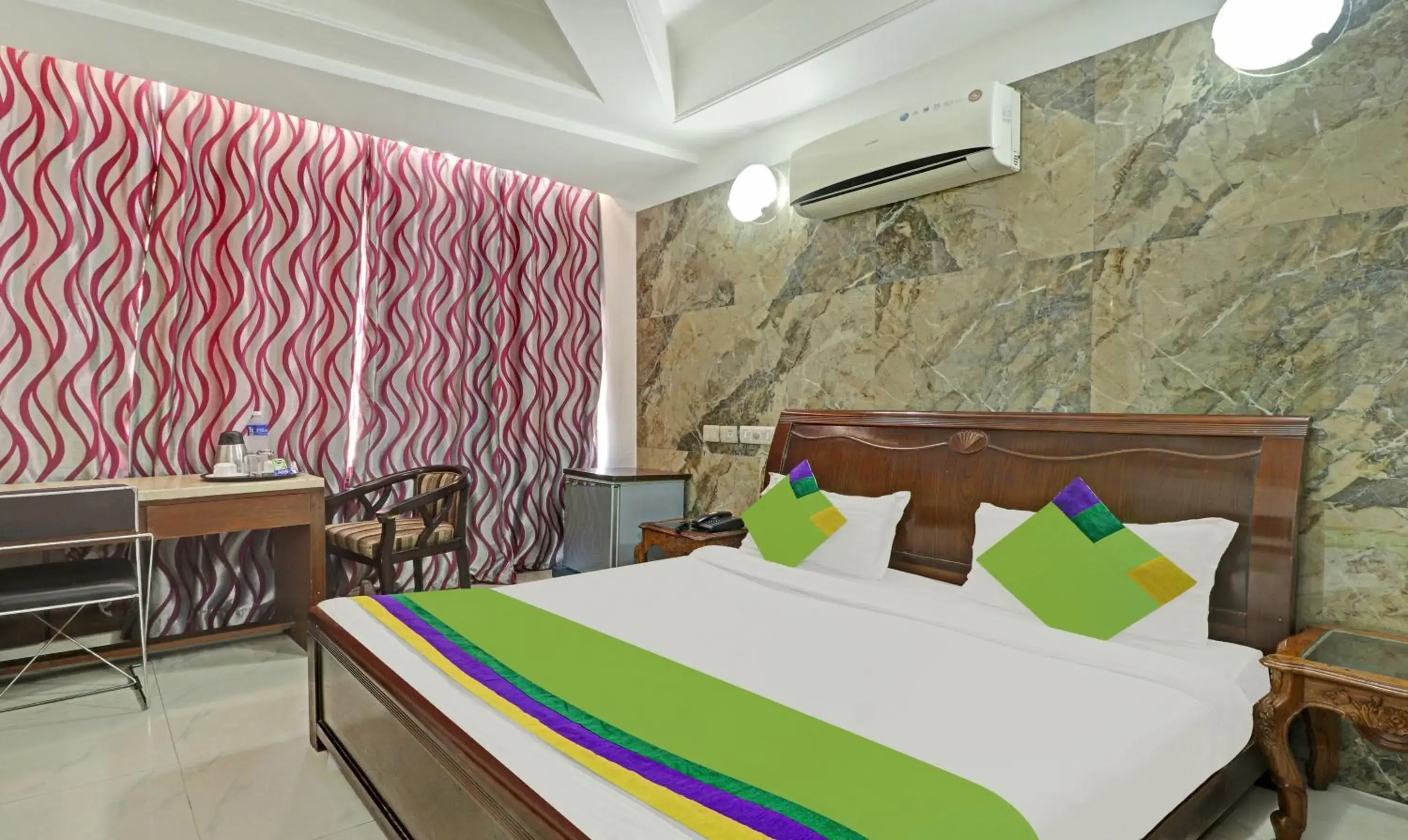 Deluxe Double Room - single occupancy in Treebo Sky 5 Deluxe Double Room - single occupancy in Treebo Sky 5