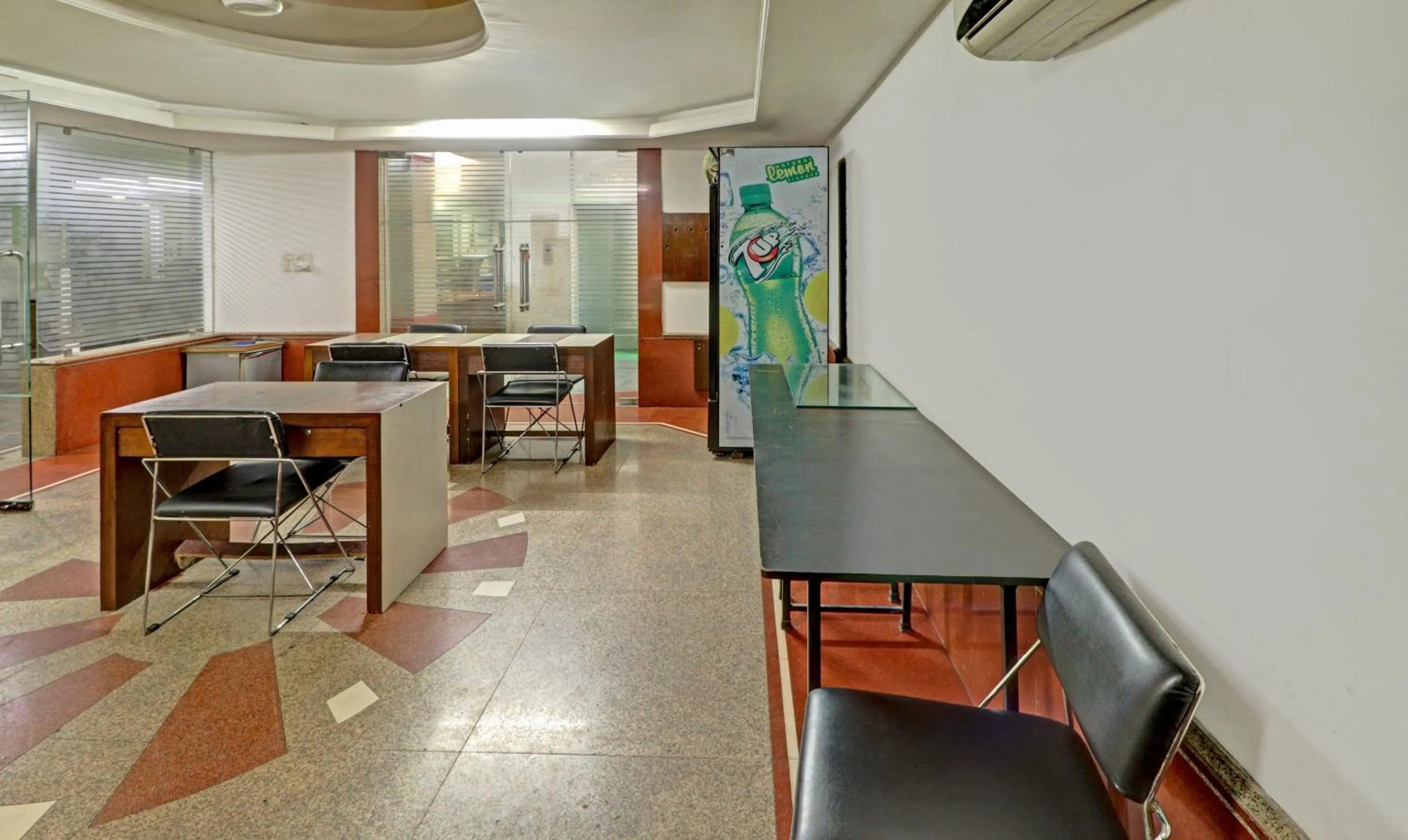 Restaurant/places to eat in Treebo Sky 5