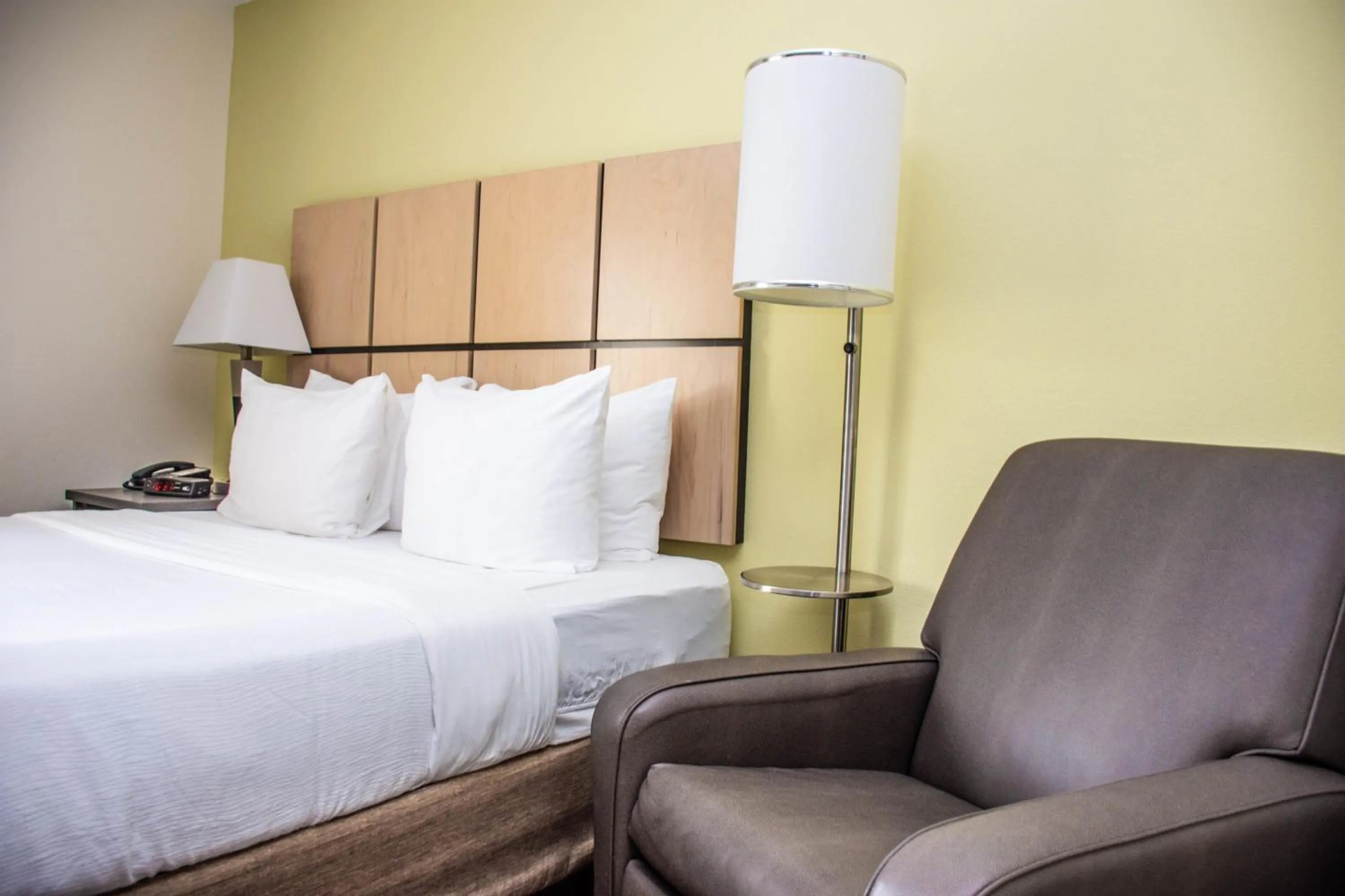 Photo of the whole room, Bed in Candlewood Suites Overland Park W 135th St by IHG