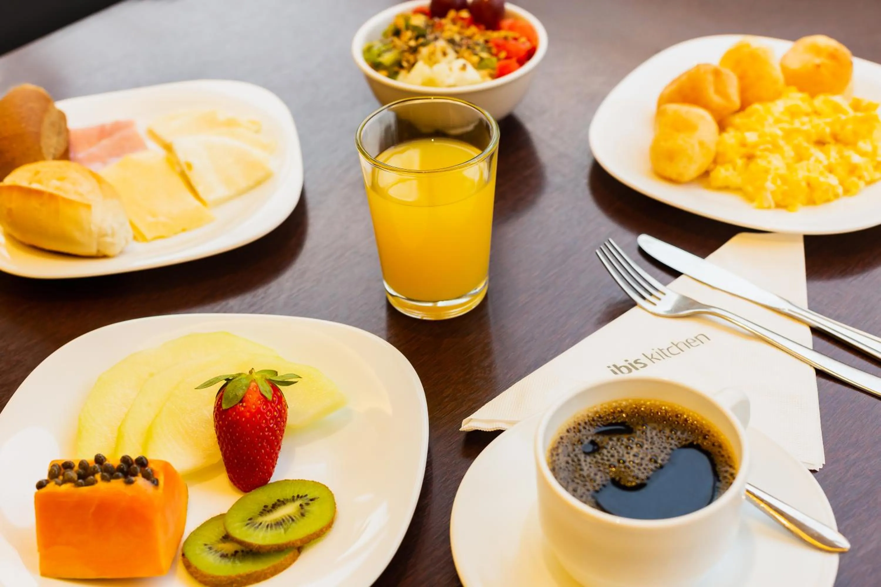 Food and drinks in ibis Canoas Shopping