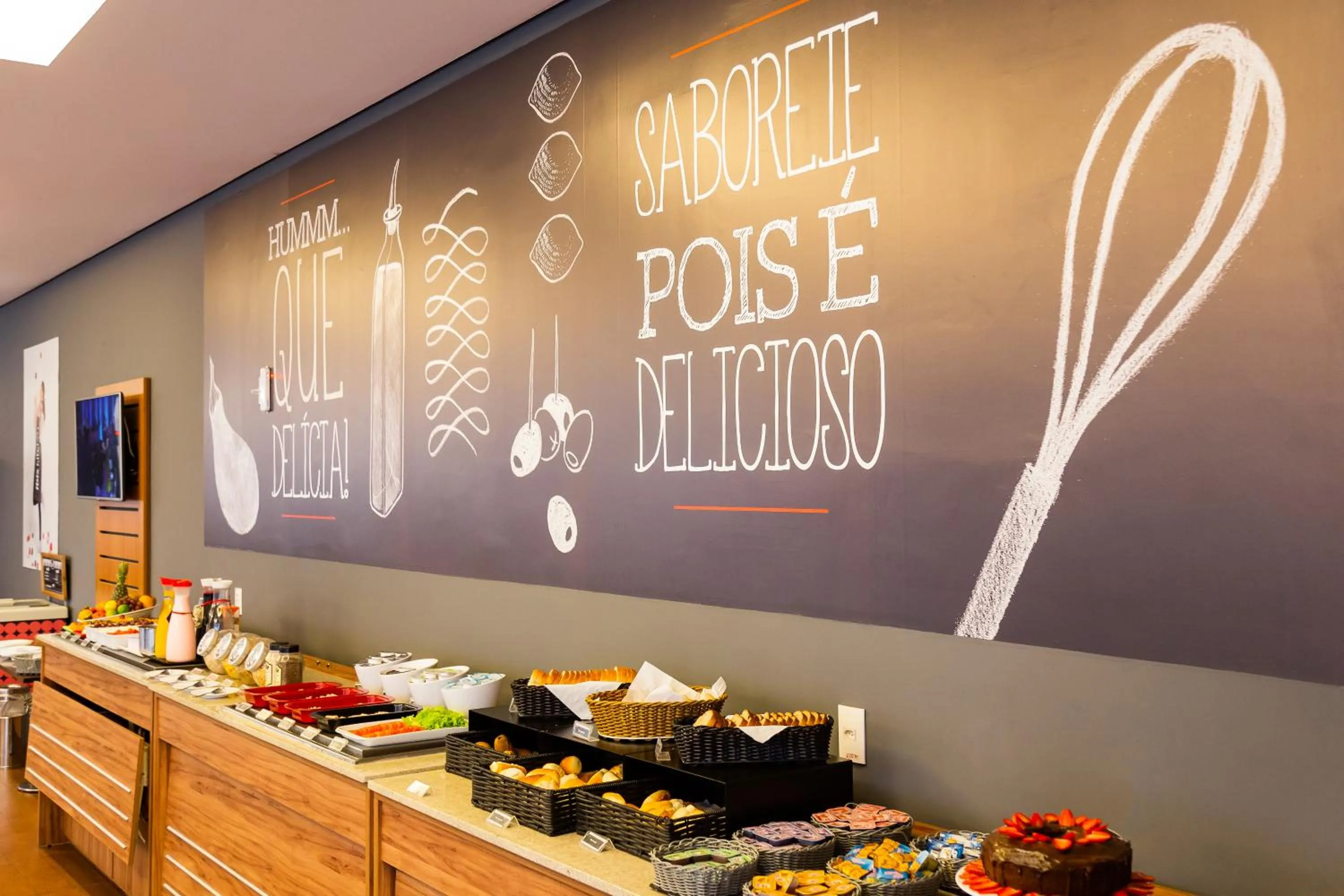 Food and drinks in ibis Canoas Shopping