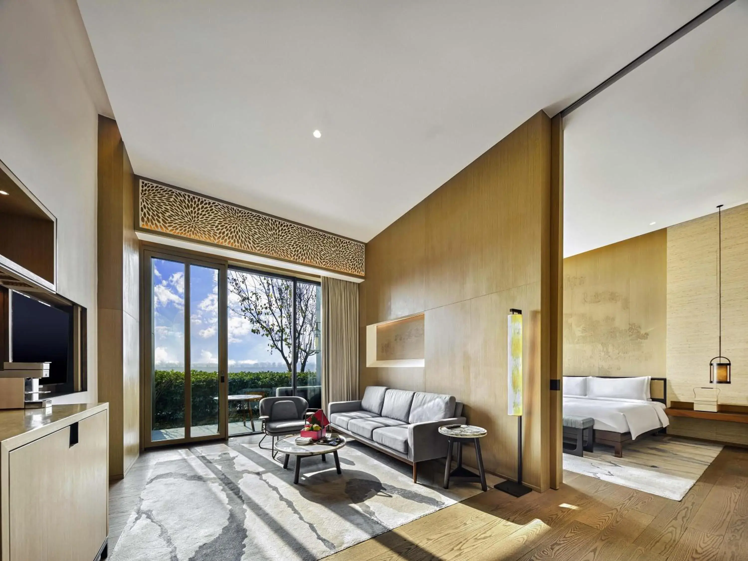 Superior Suite with Lounge Access and Garden View in Pullman Kaifeng Jianye Superior Suite with Lounge Access and Garden View in Pullman Kaifeng Jianye