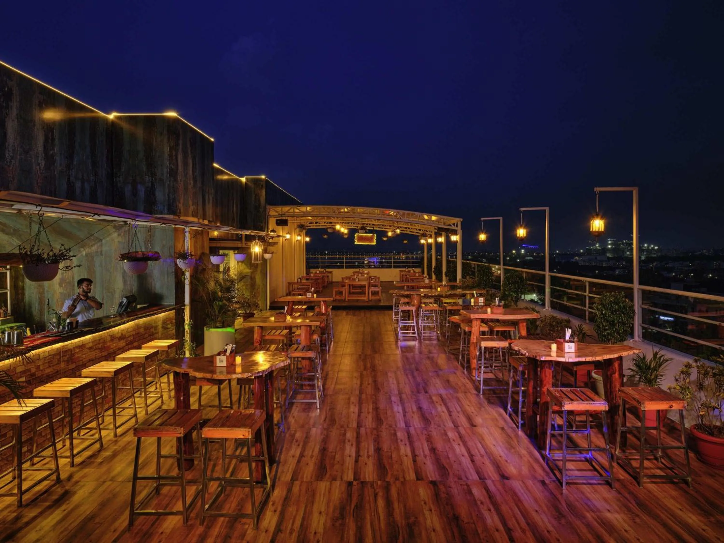 Lounge or bar in Mercure Hyderabad KCP Banjara Hills, An Accor Hotel