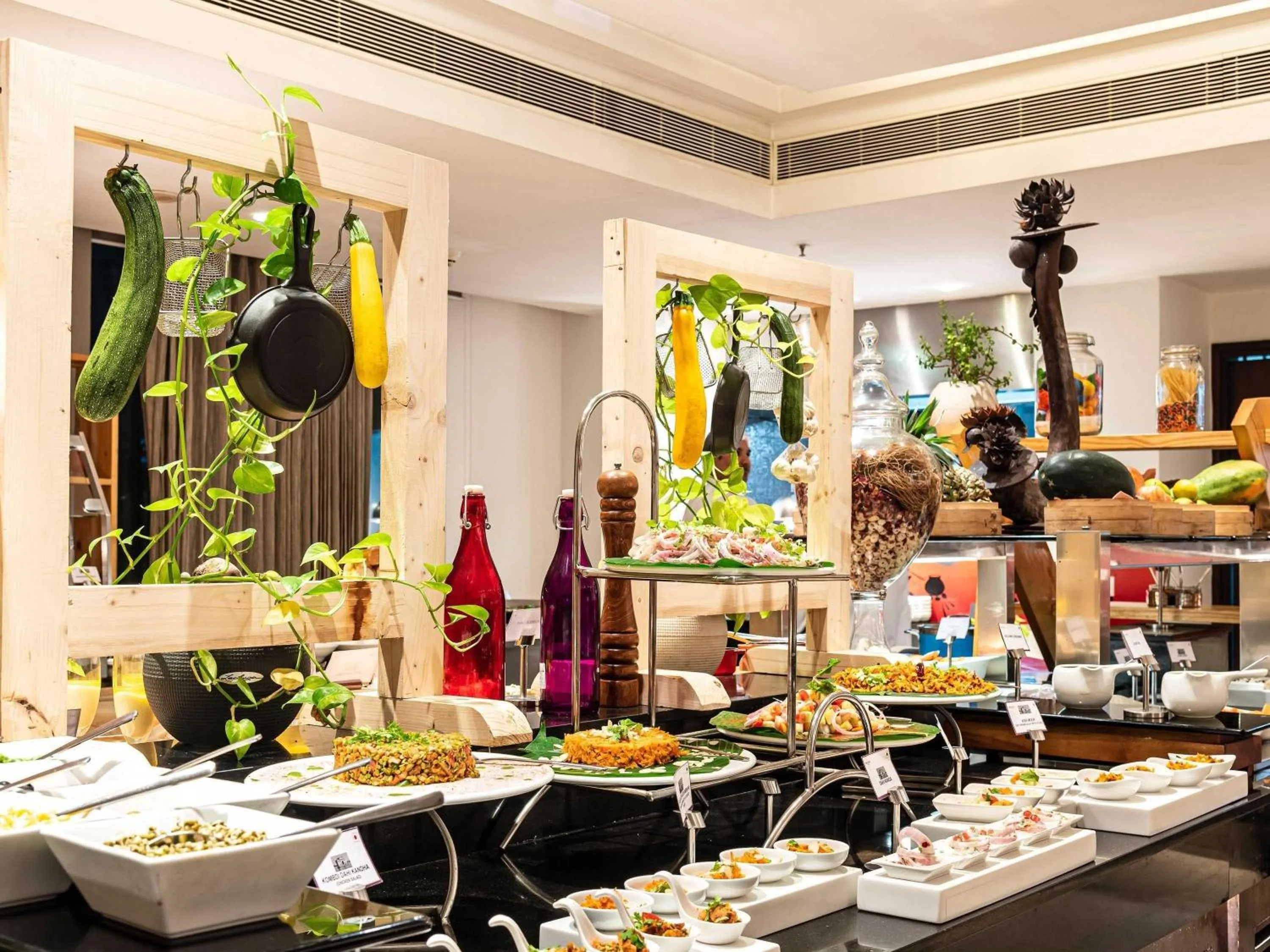 Restaurant/places to eat in Mercure Hyderabad KCP Banjara Hills, An Accor Hotel