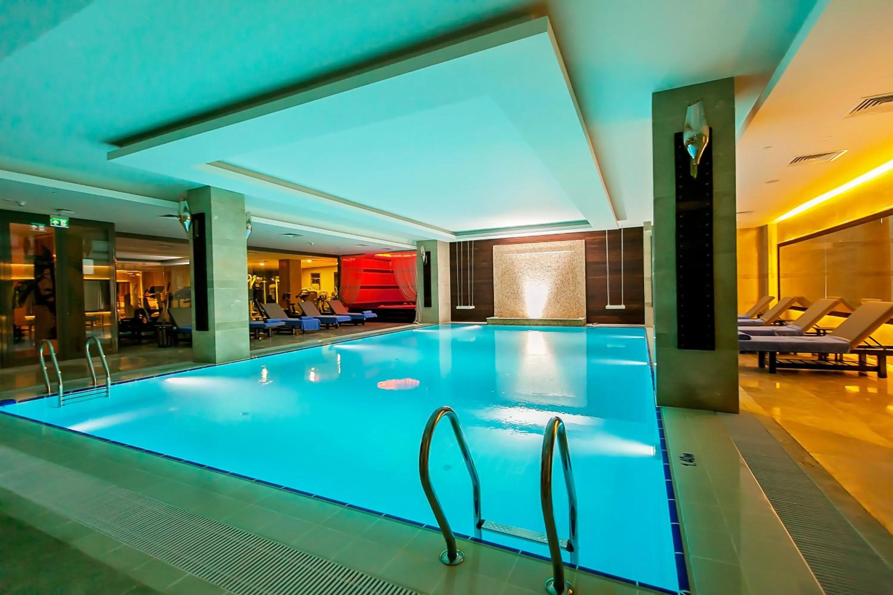 Swimming pool in Novotel Diyarbakir