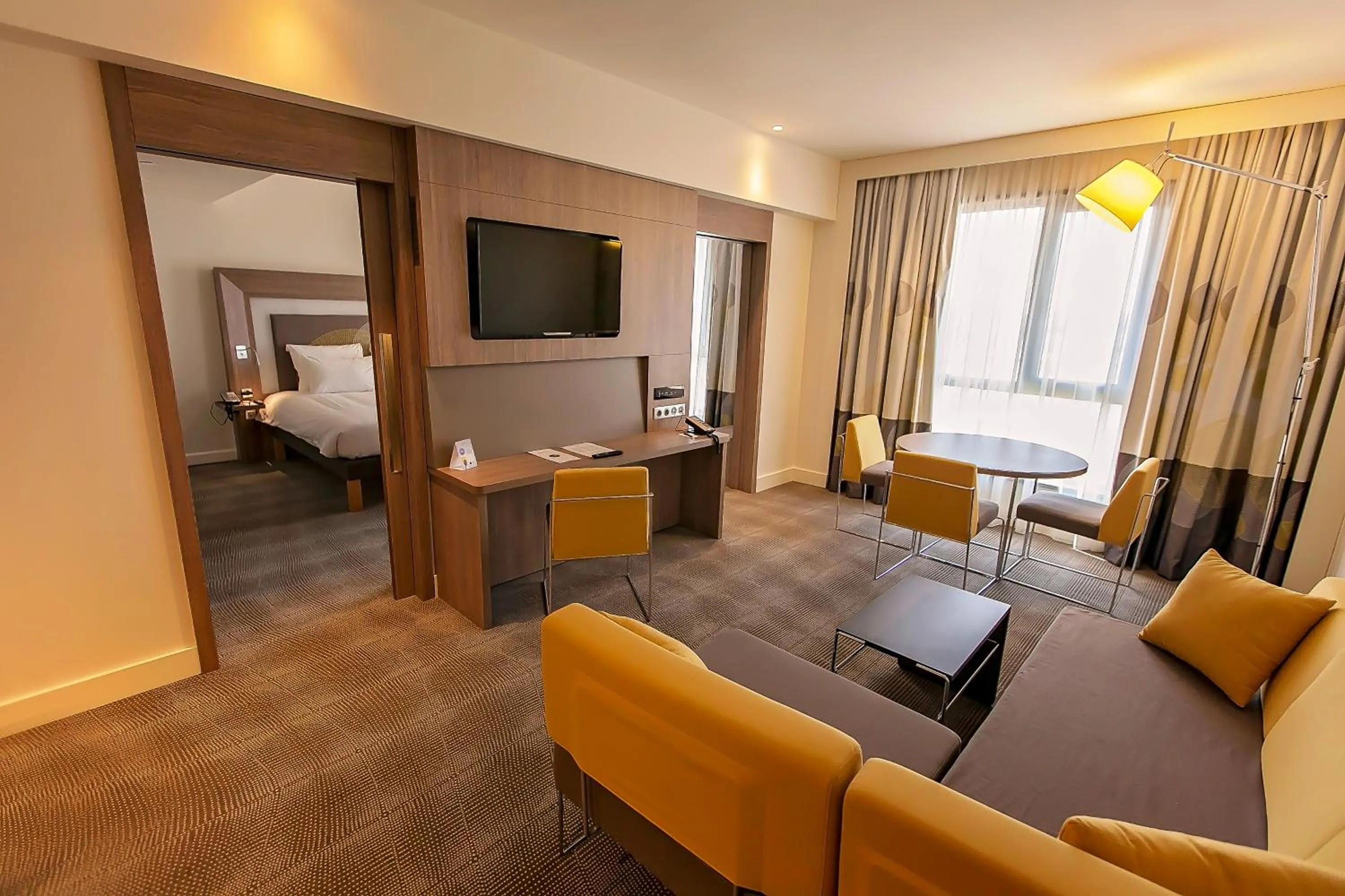 Living room, Bed in Novotel Diyarbakir