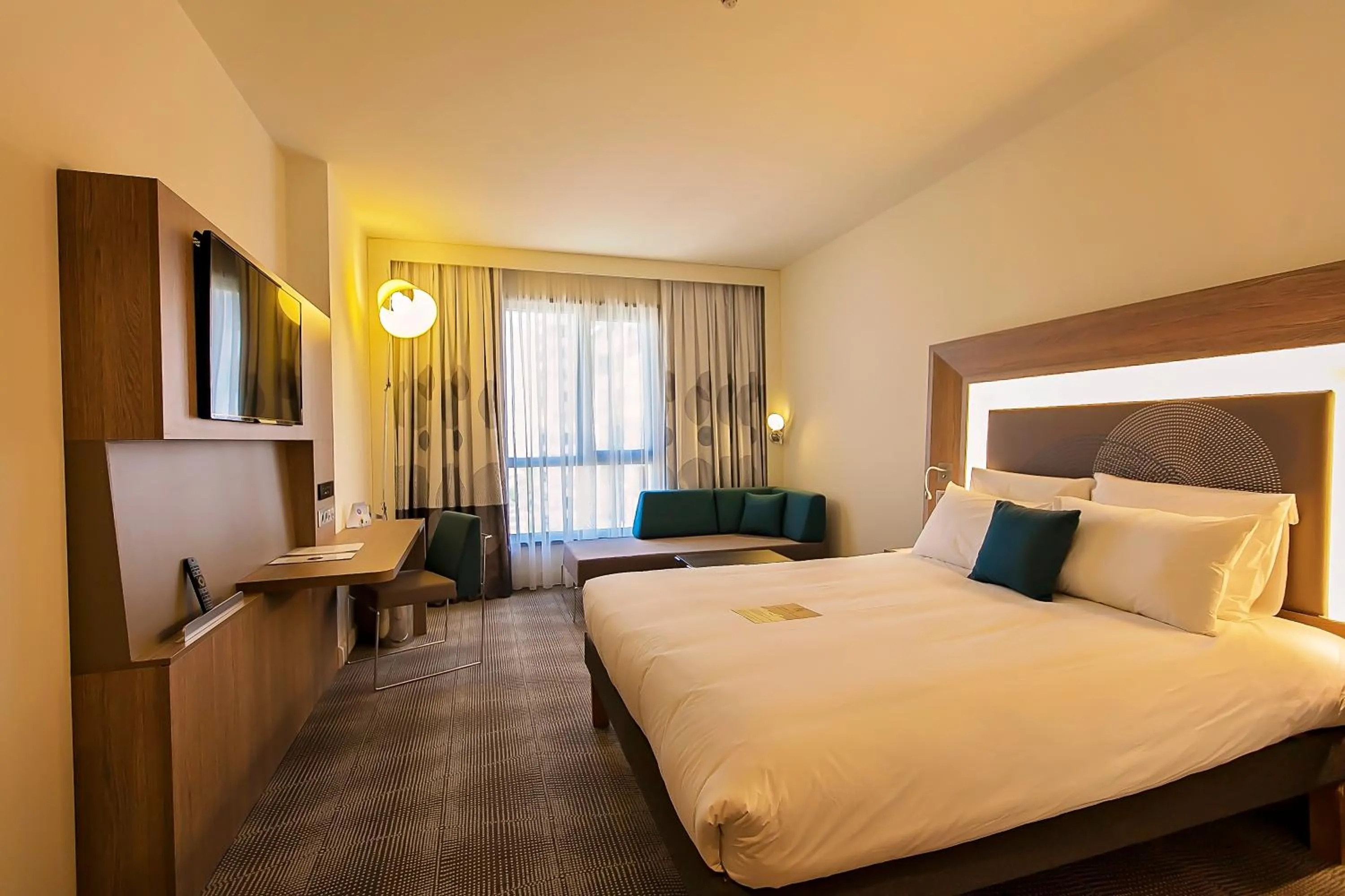 Photo of the whole room, Bed in Novotel Diyarbakir