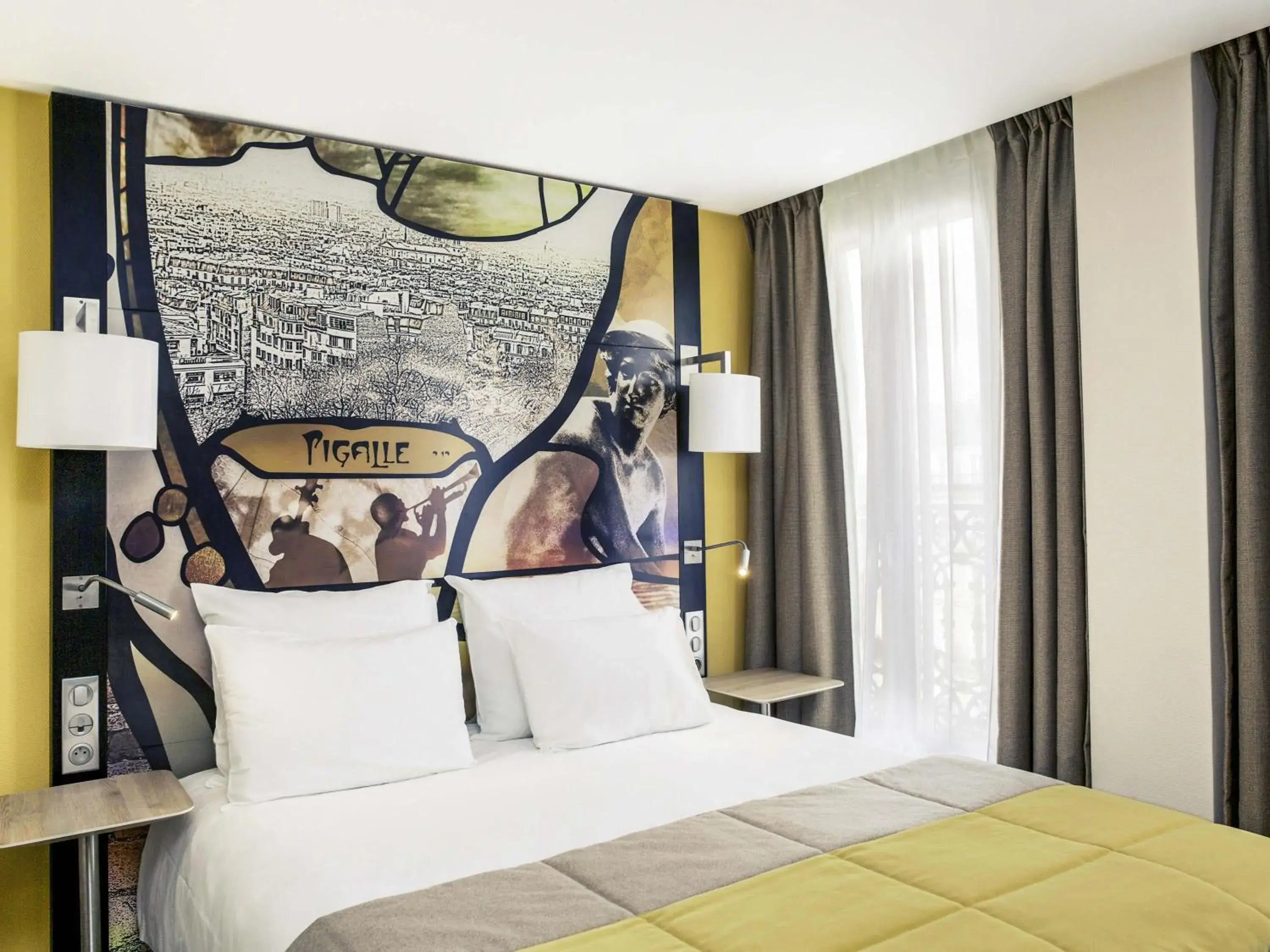 Classic Double Room in Mercure Paris Pigalle Sacre Coeur Classic Double Room in Mercure Paris Pigalle Sacre Coeur