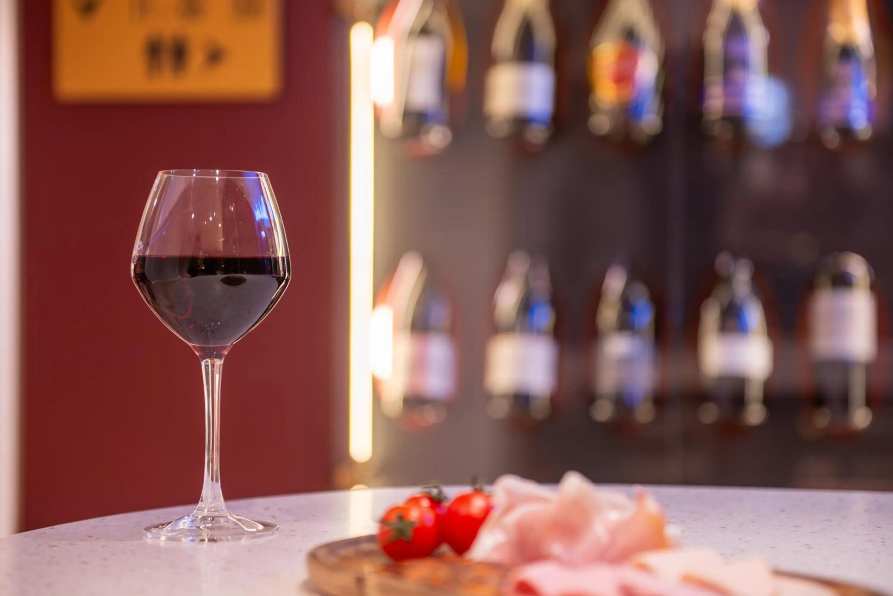 Restaurant/places to eat in Mercure Paris Pigalle Sacre Coeur