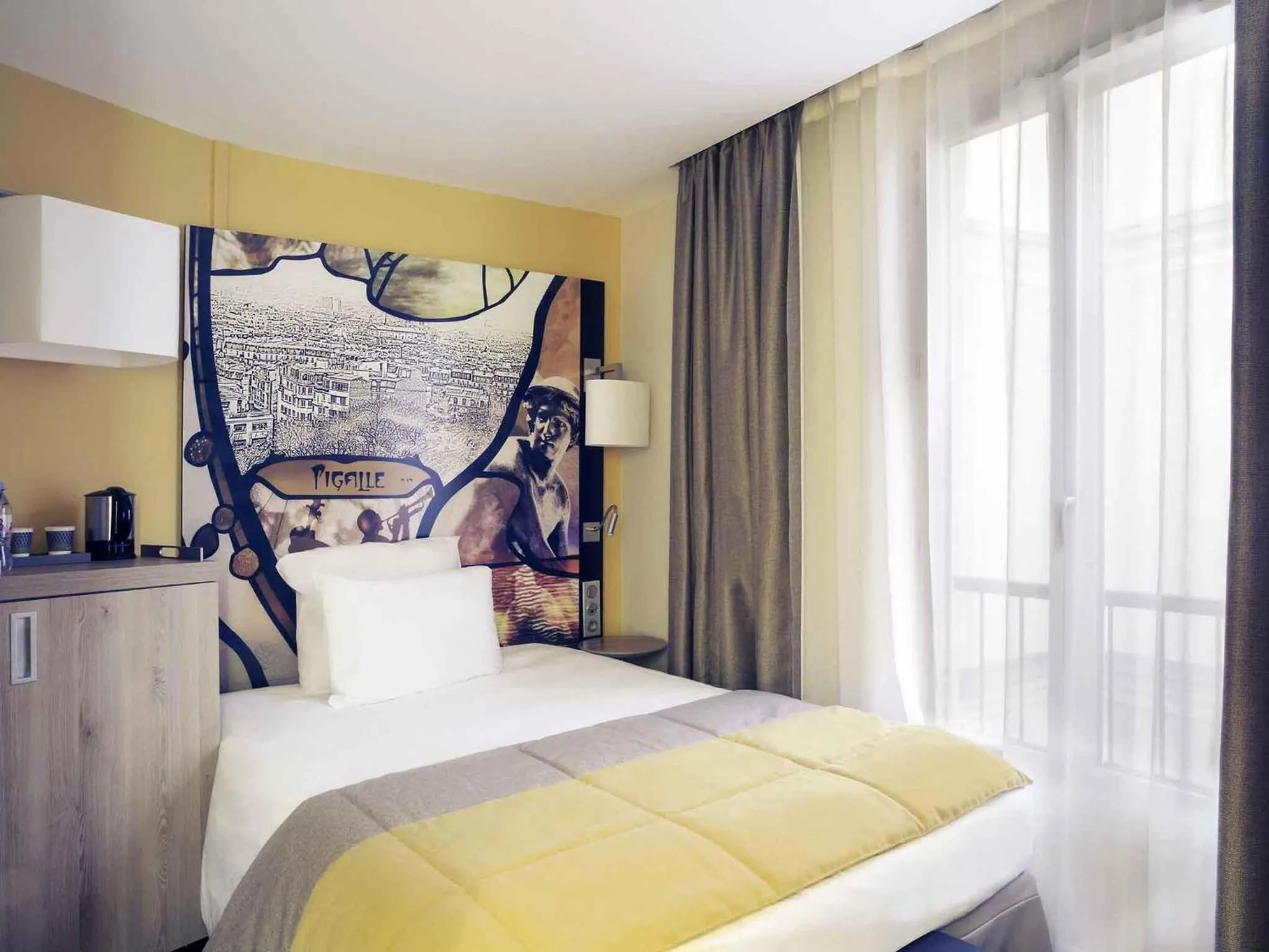 Bedroom, Bed in Mercure Paris Pigalle Sacre Coeur