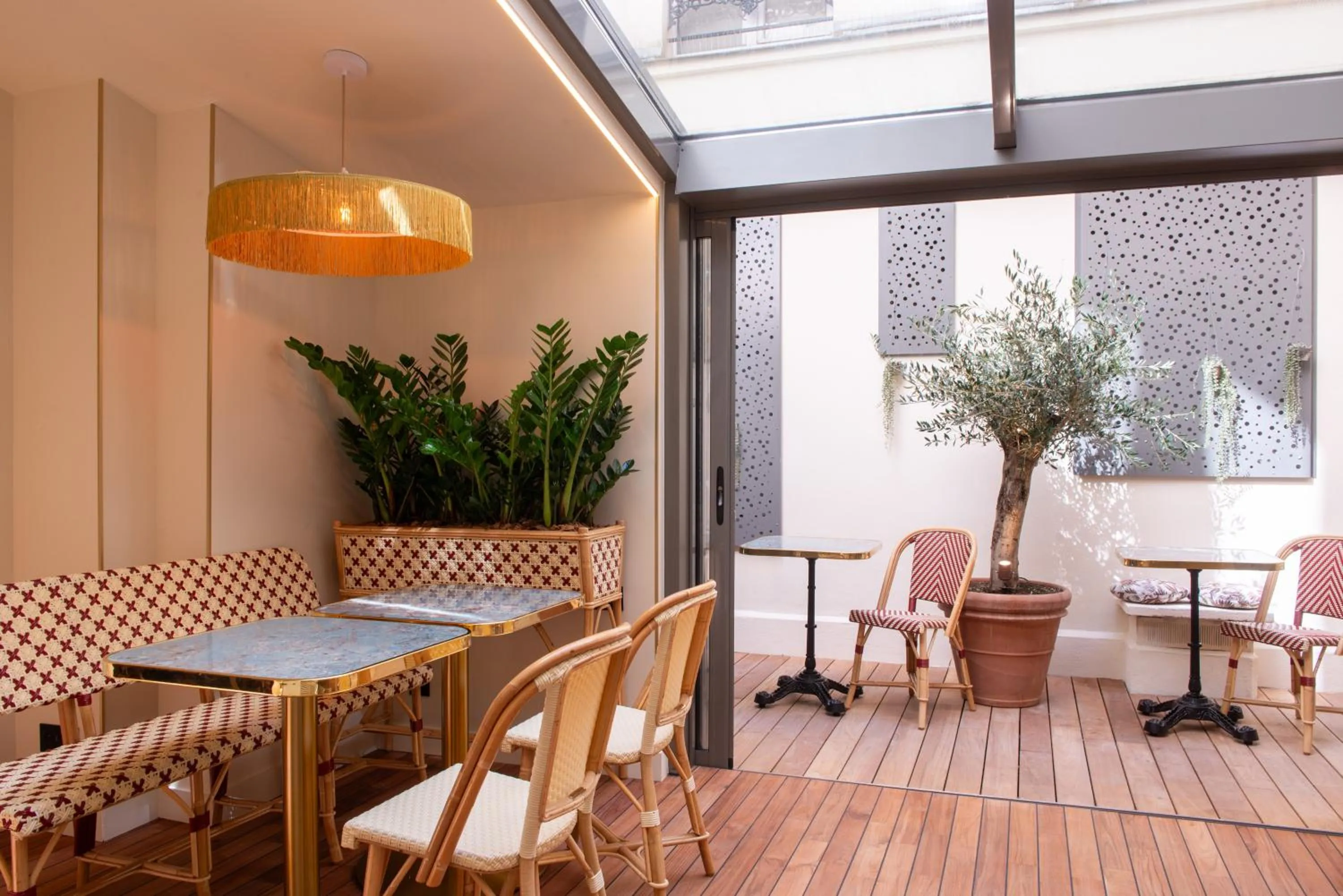 Patio in Mercure Paris Pigalle Sacre Coeur