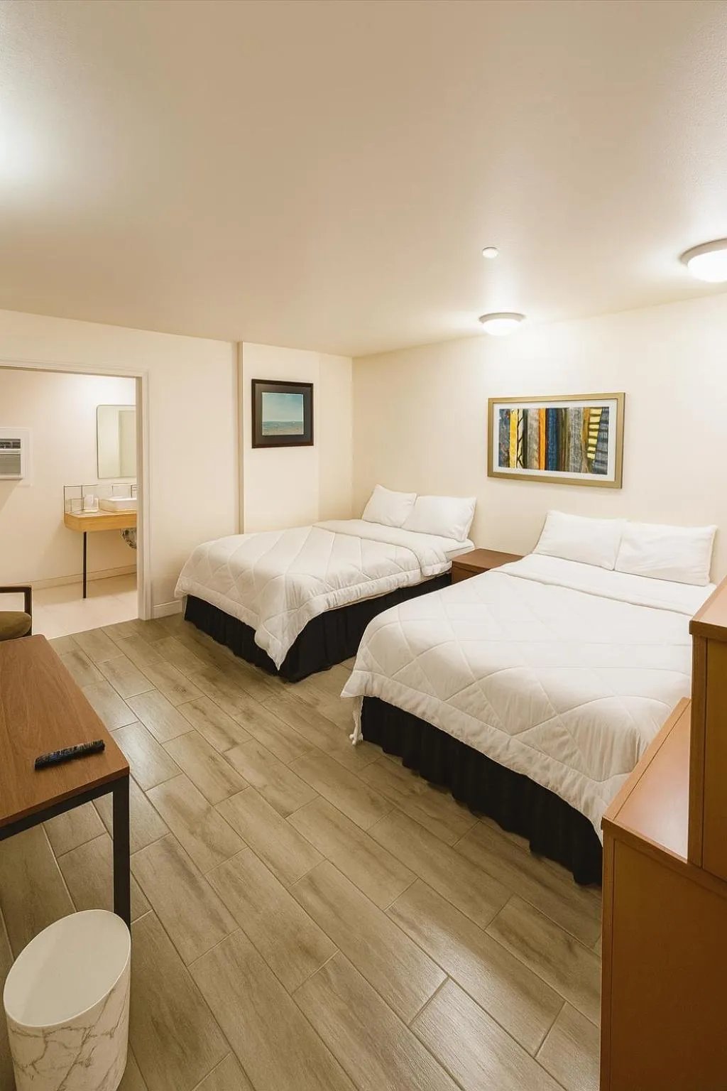 Bed in Sawmill Lodges Motel