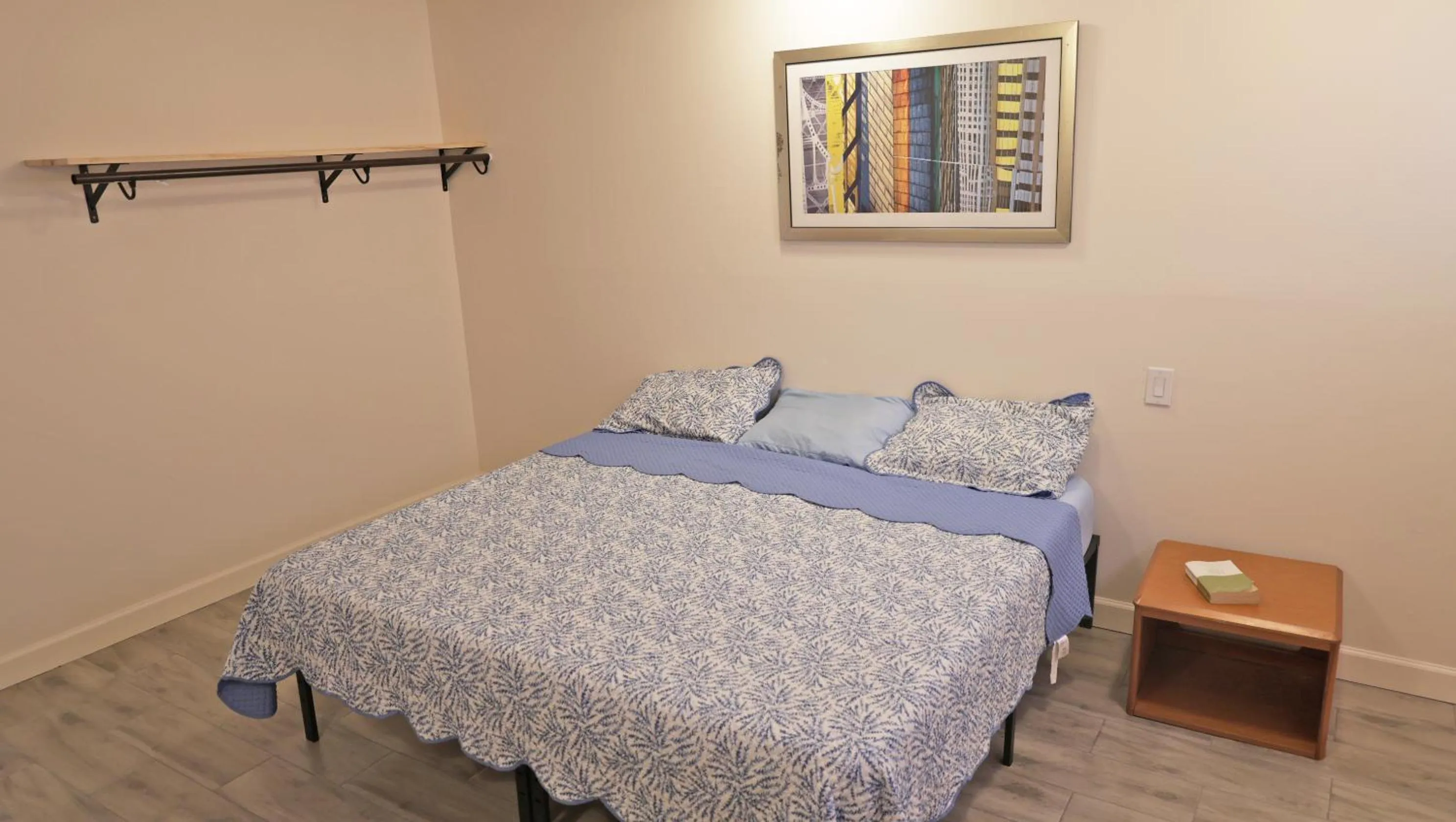 Bed in Sawmill Lodges Motel