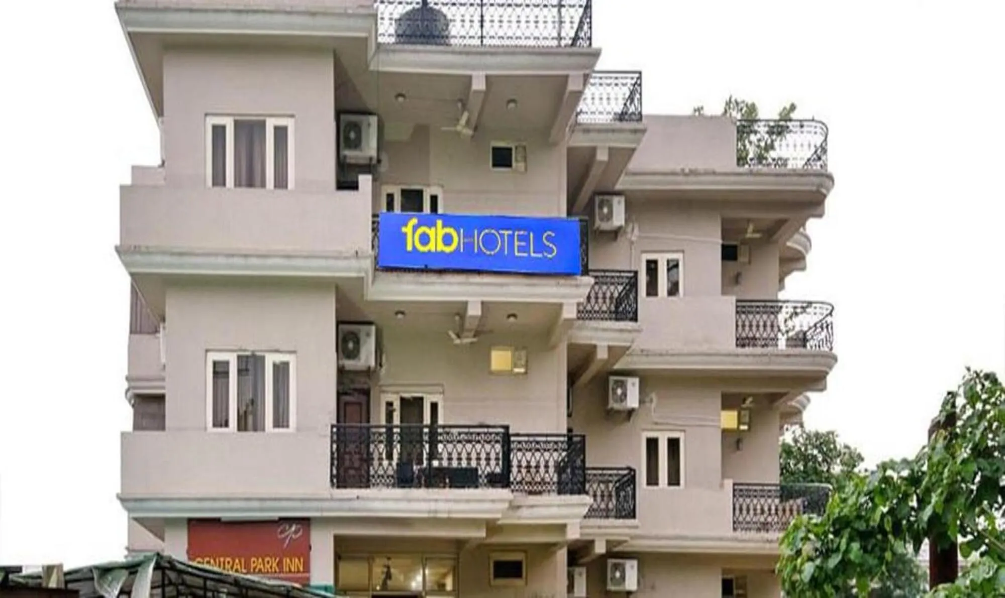 Facade/entrance in FabExpress Central Park