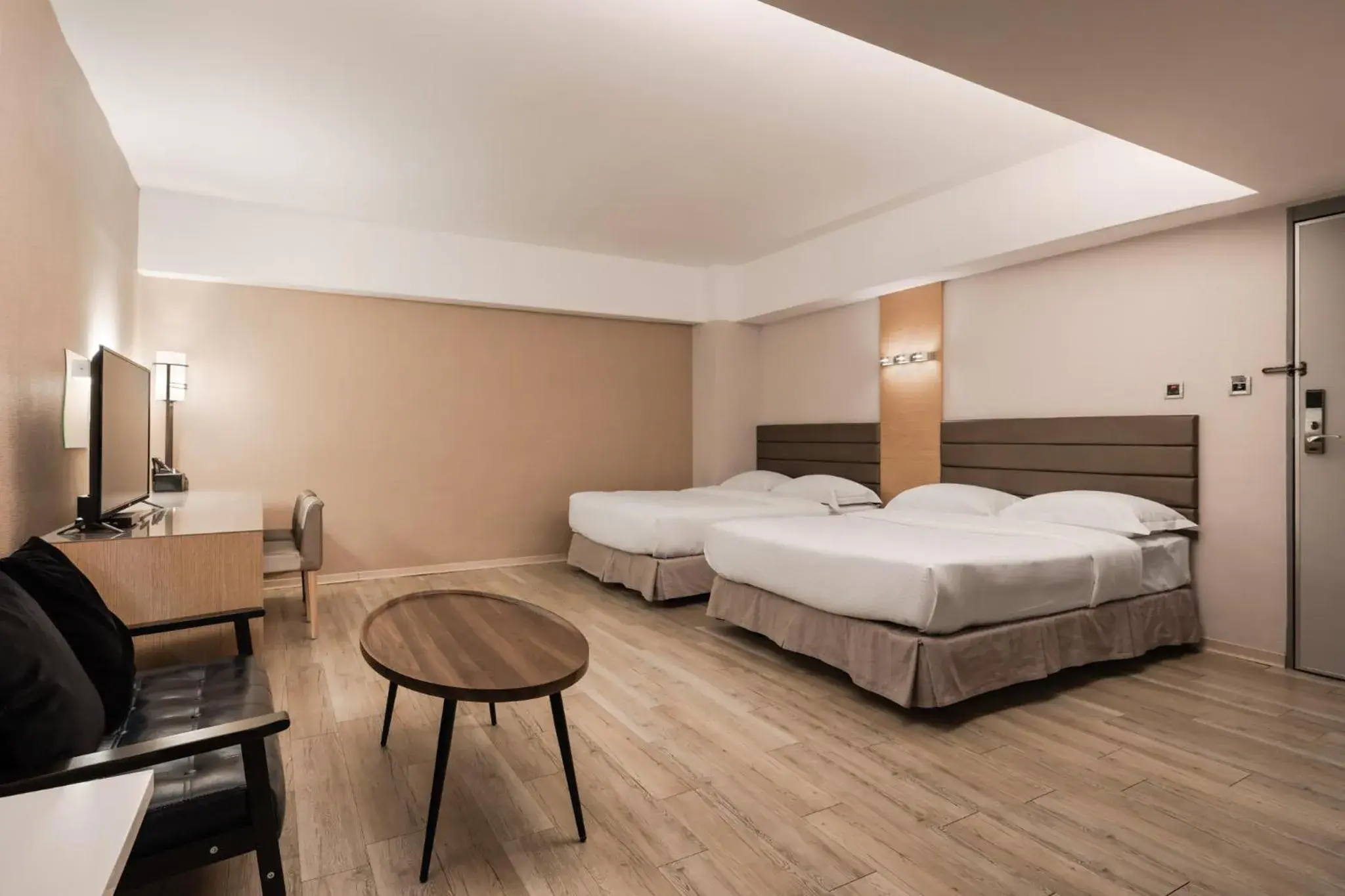 Quadruple Room in The Riverside Hotel Esthetics Quadruple Room in The Riverside Hotel Esthetics