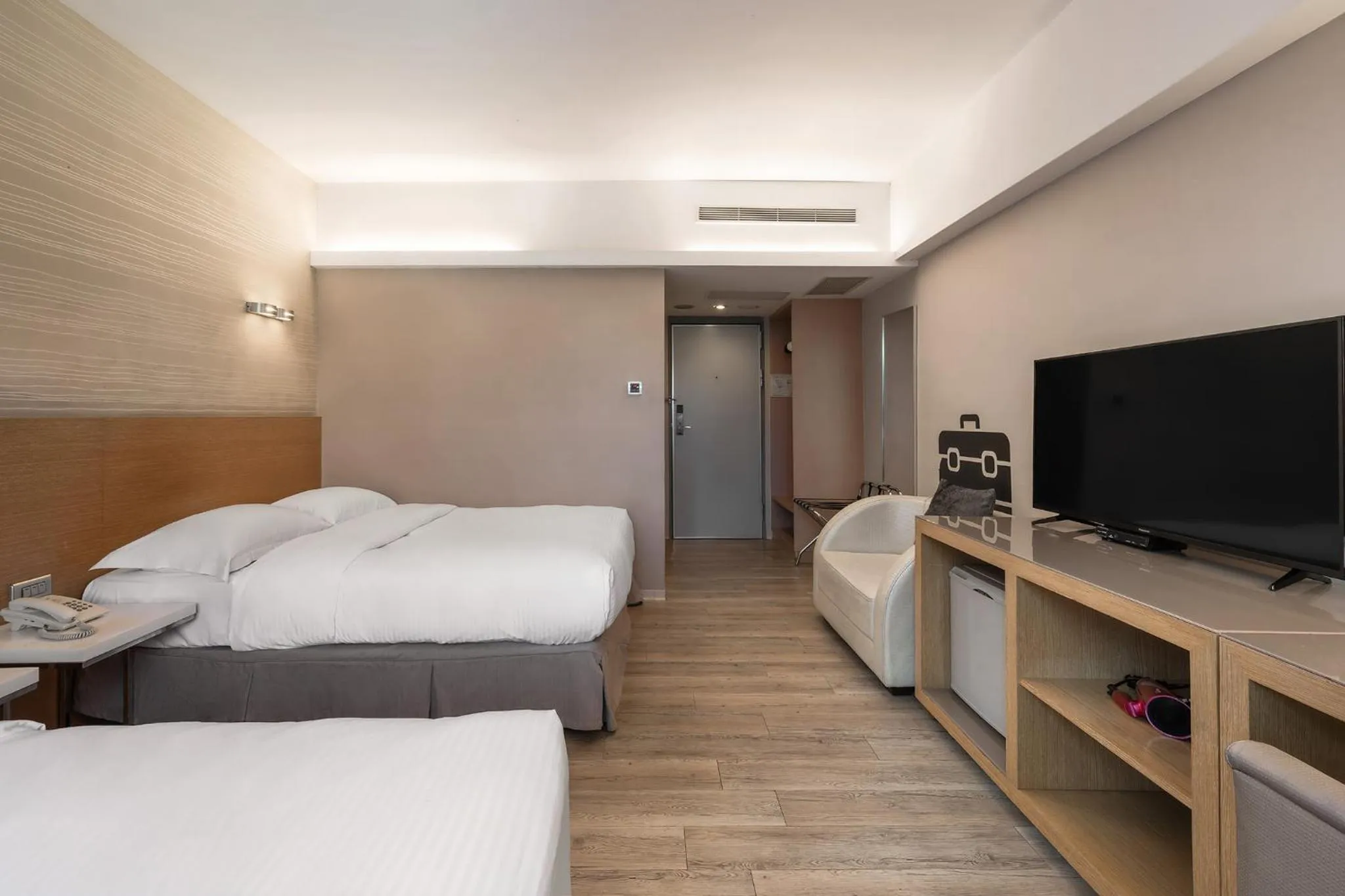 Bed in The Riverside Hotel Esthetics