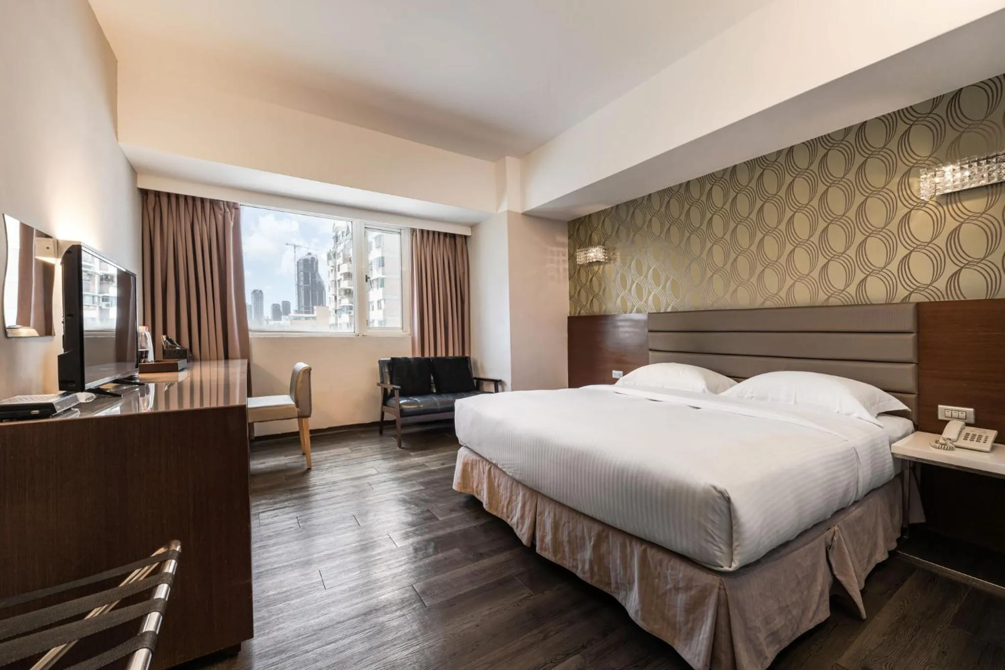 Photo of the whole room, Bed in The Riverside Hotel Esthetics