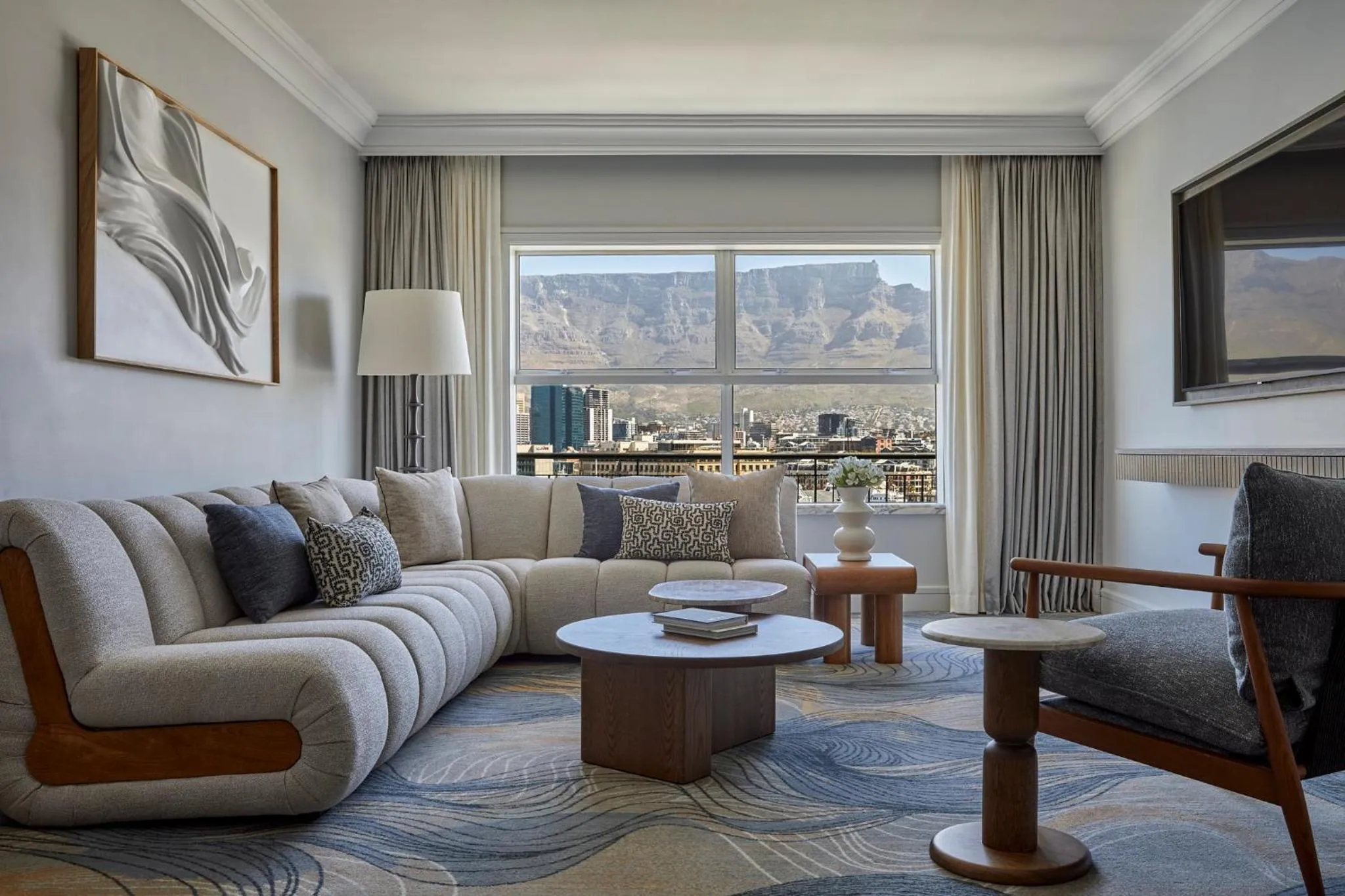 Photo of the whole room in InterContinental Table Bay Cape Town by IHG