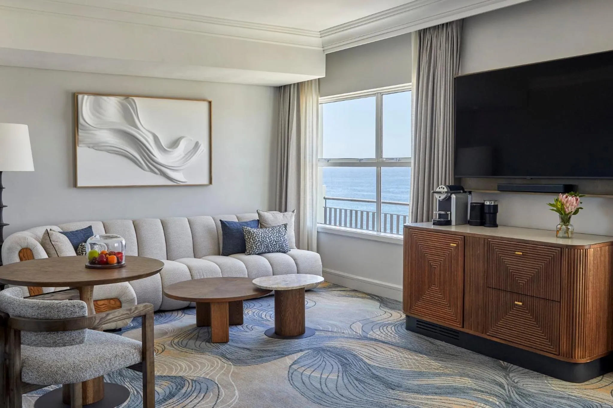 Photo of the whole room in InterContinental Table Bay Cape Town by IHG