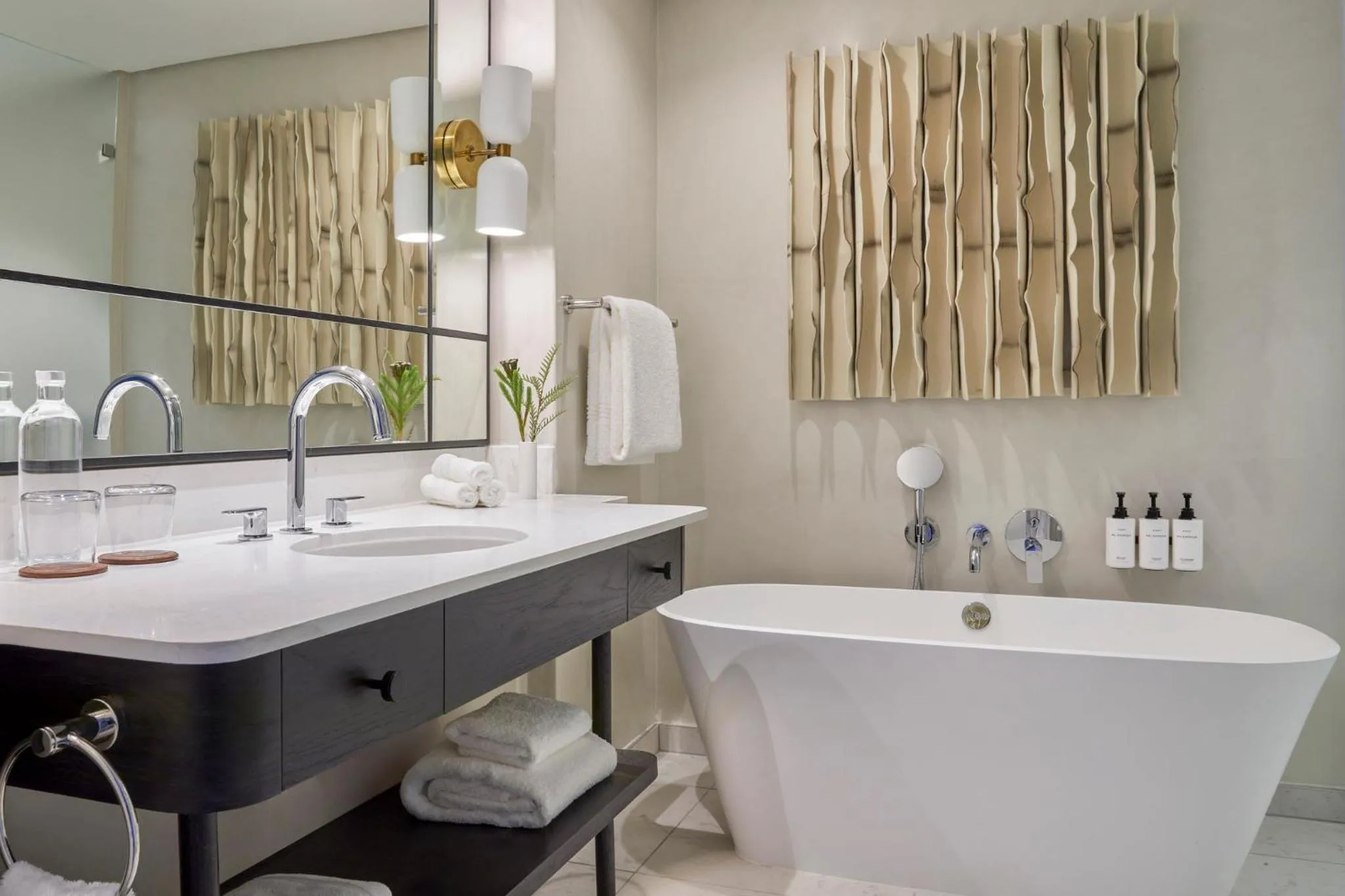 Photo of the whole room in InterContinental Table Bay Cape Town by IHG