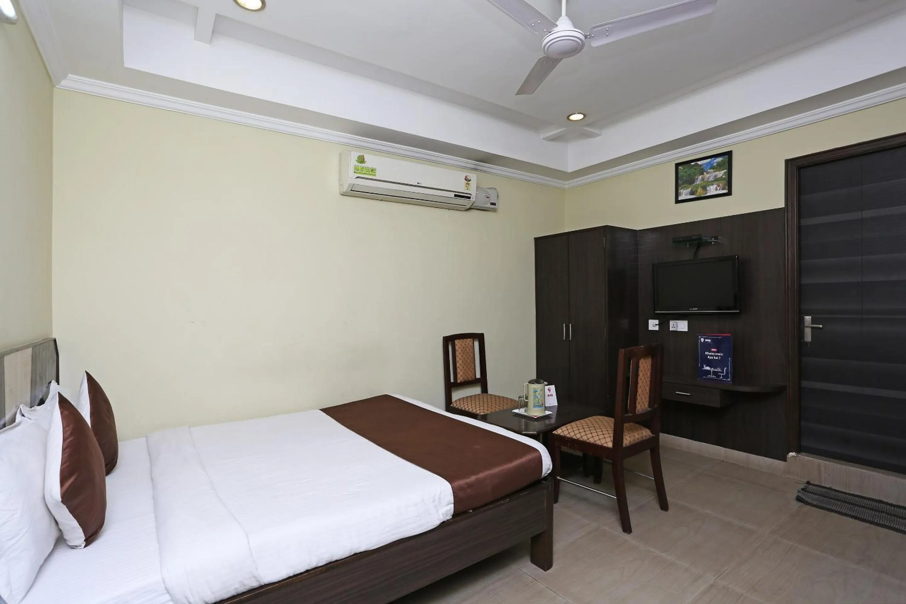 Bedroom, Bed in Hotel O Saraswathi Residency Near SR Nagar Metro Station