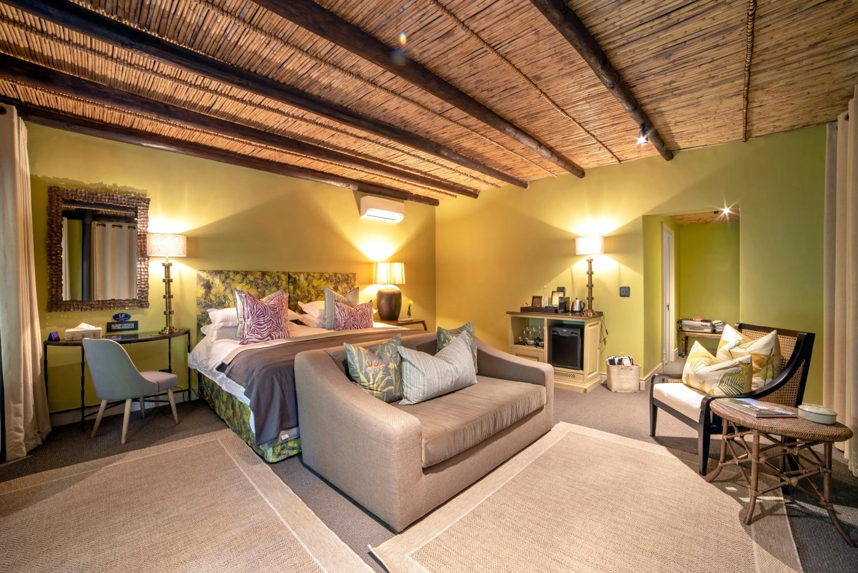 Photo of the whole room in La Fontaine Boutique Hotel by The Oyster Collection