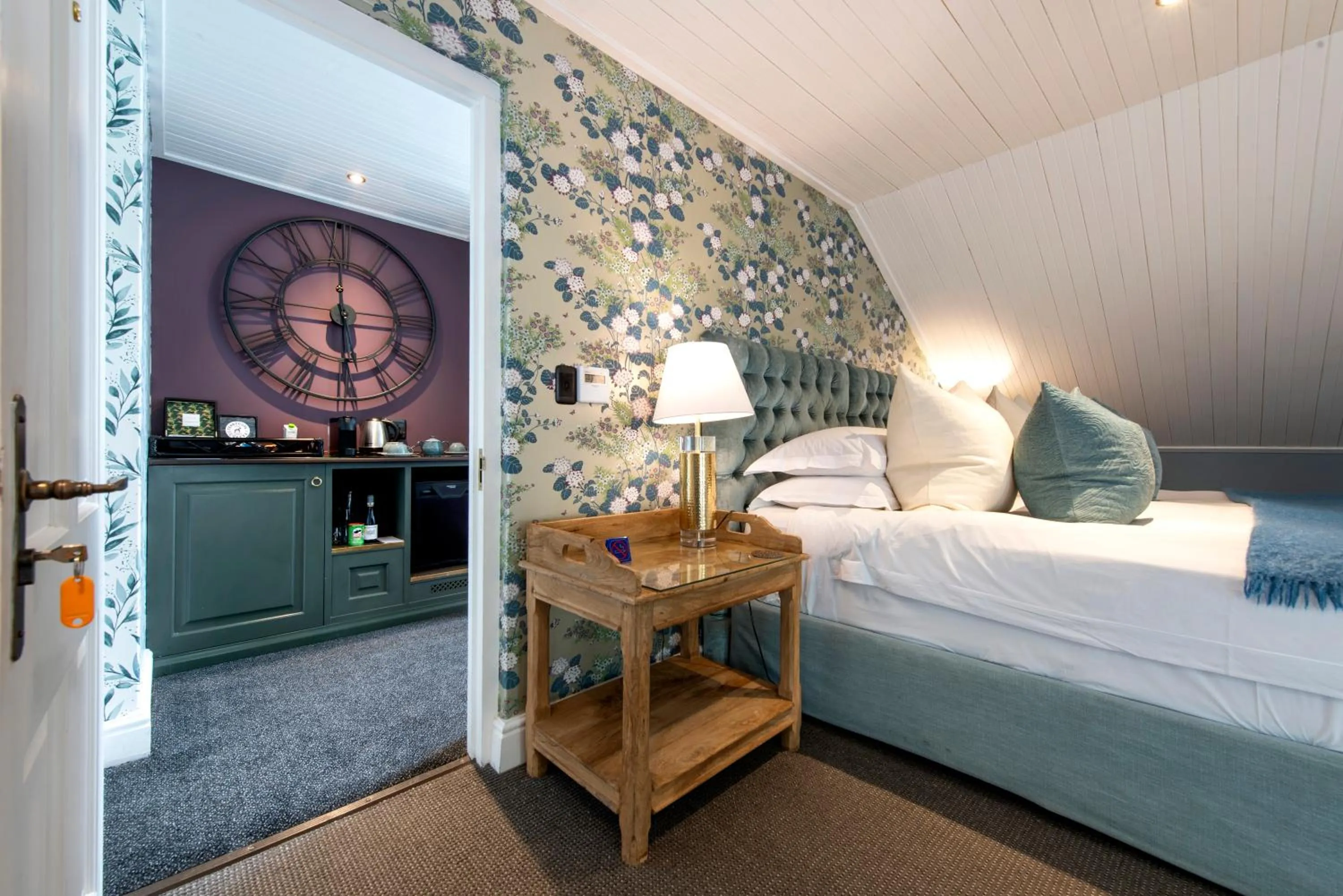 Facade/entrance, Bed in La Fontaine Boutique Hotel by The Oyster Collection