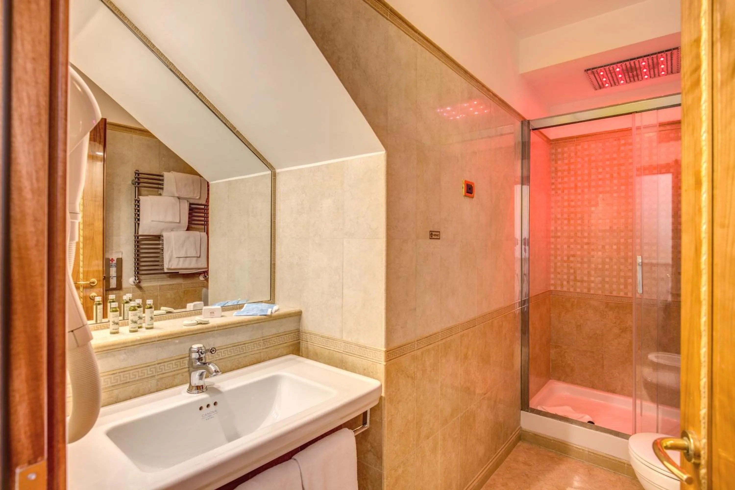 Bathroom in Pantheon Rooms