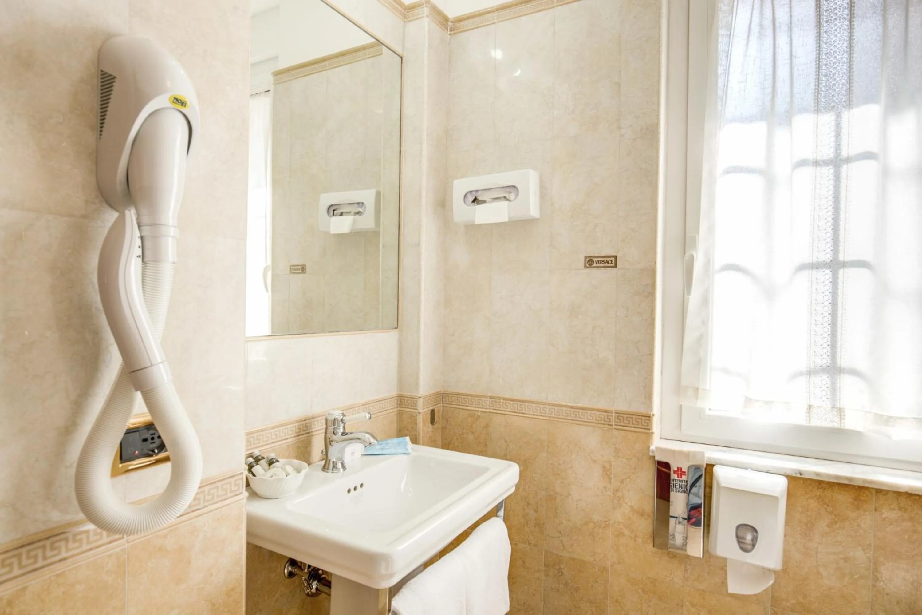 Bathroom in Pantheon Rooms