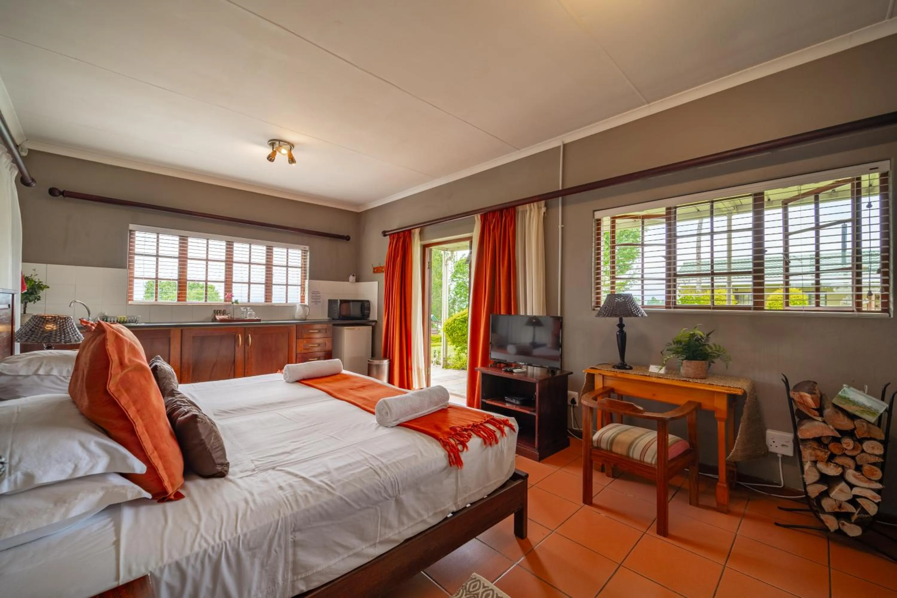 Property building, Bed in St Ives Lodge