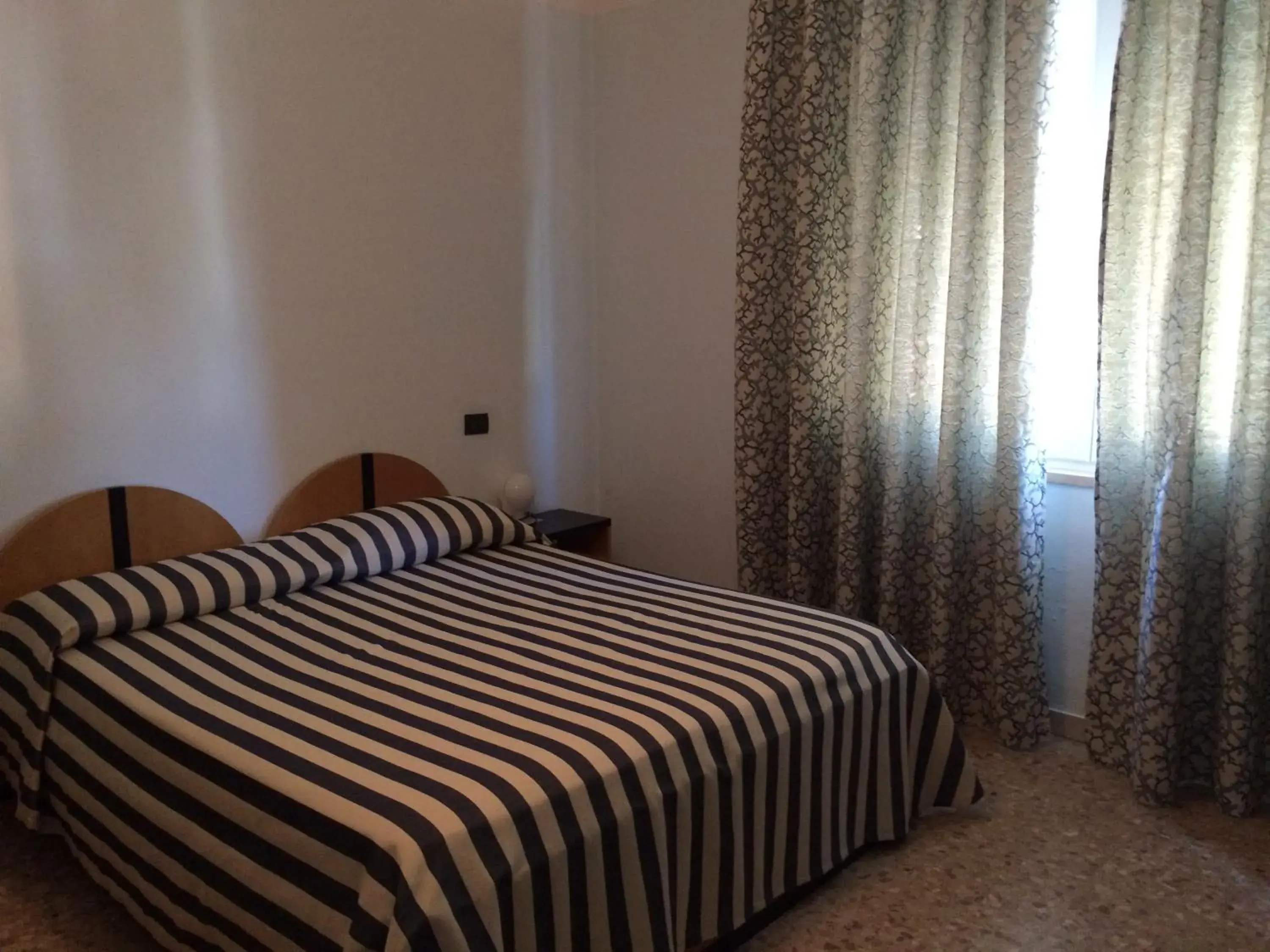 Budget Double Room - single occupancy in Hotel Marcelli Budget Double Room - single occupancy in Hotel Marcelli