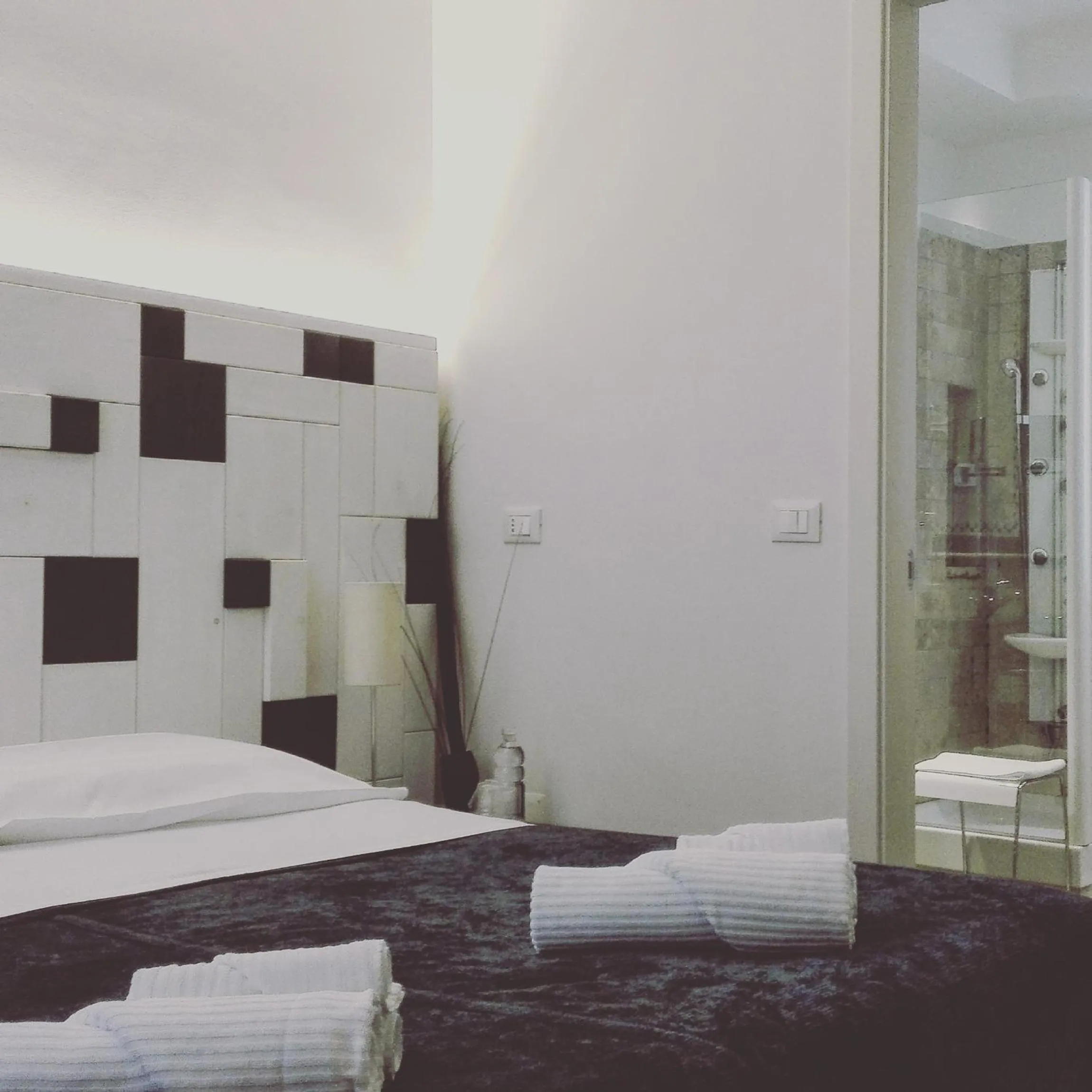 Photo of the whole room, Bed in Largo Fileni 7