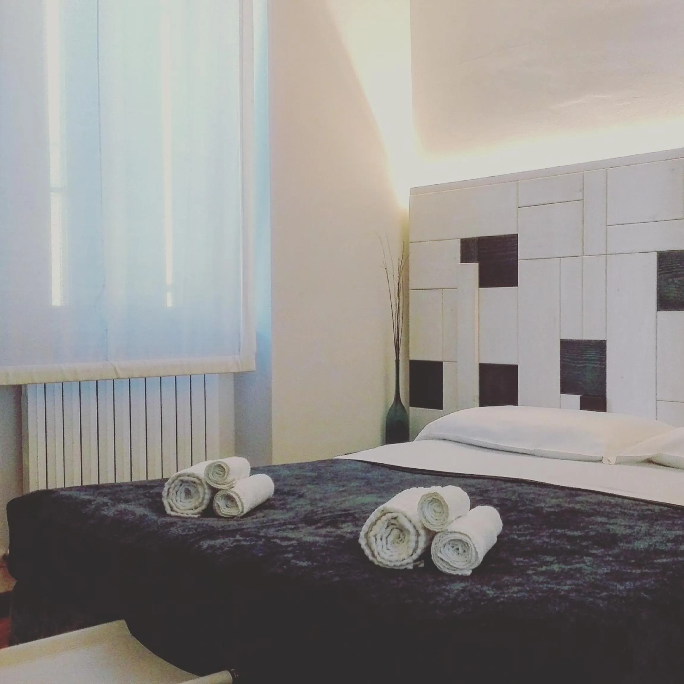 Photo of the whole room, Bed in Largo Fileni 7