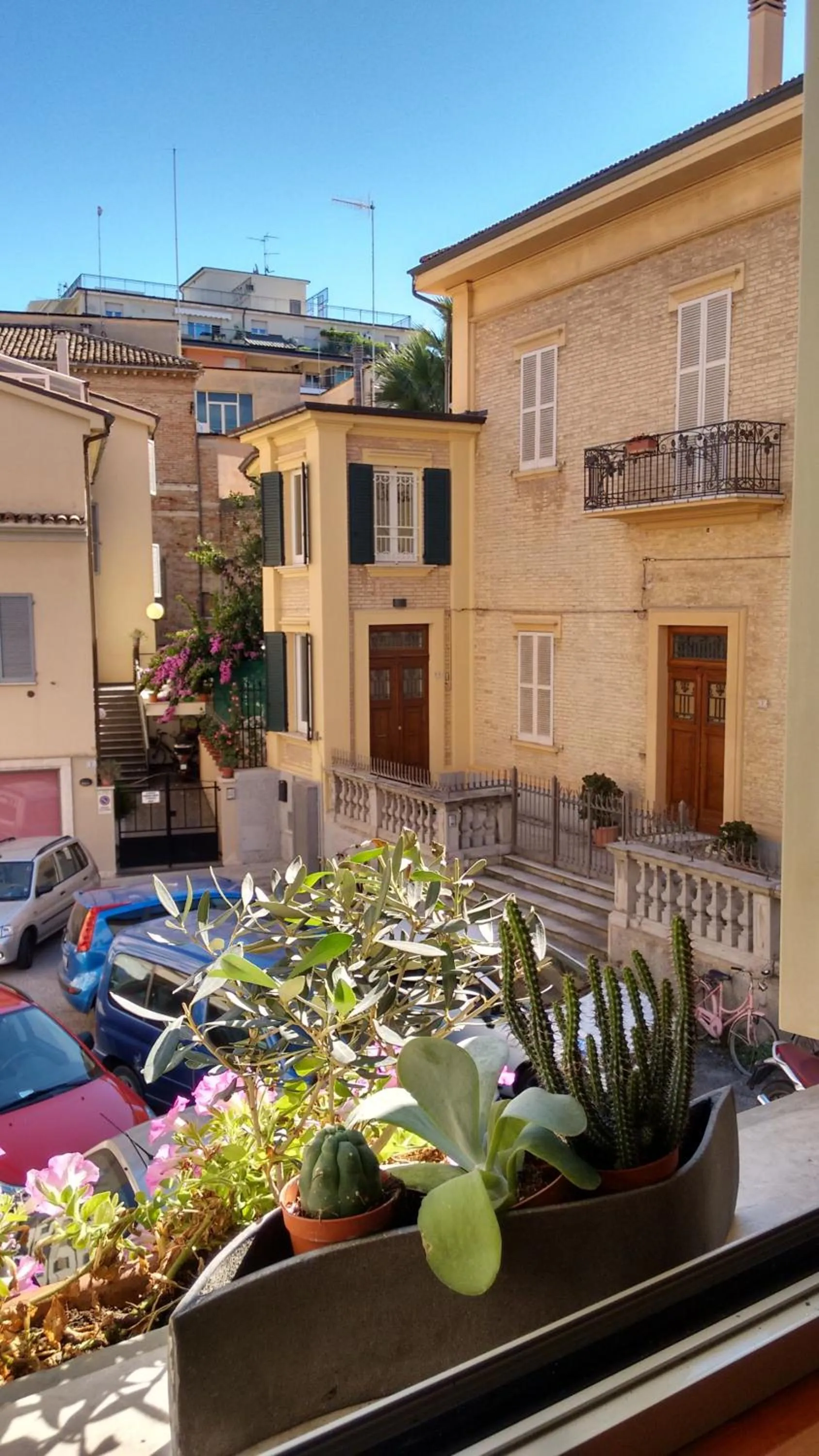 Street view in Largo Fileni 7