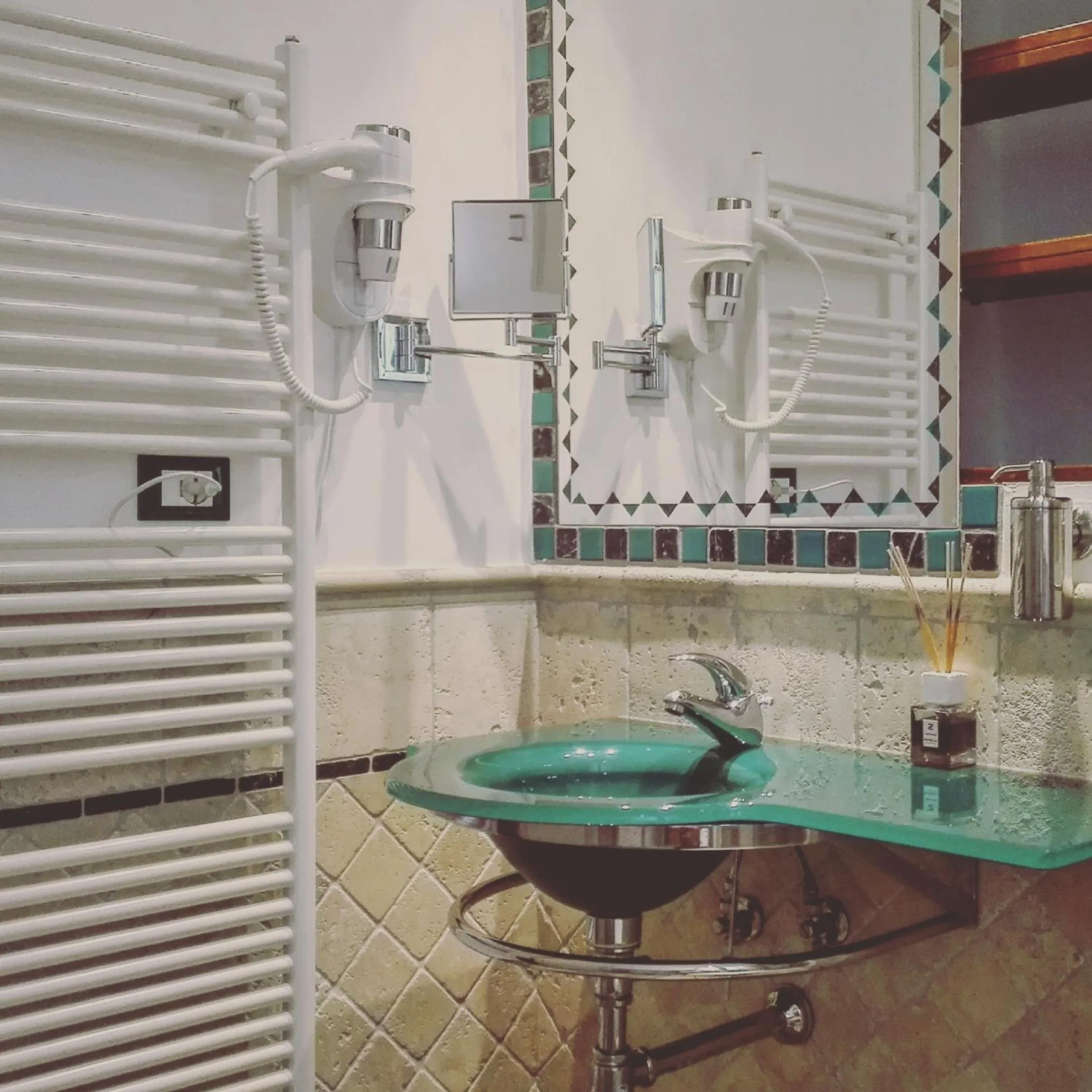 Photo of the whole room in Largo Fileni 7